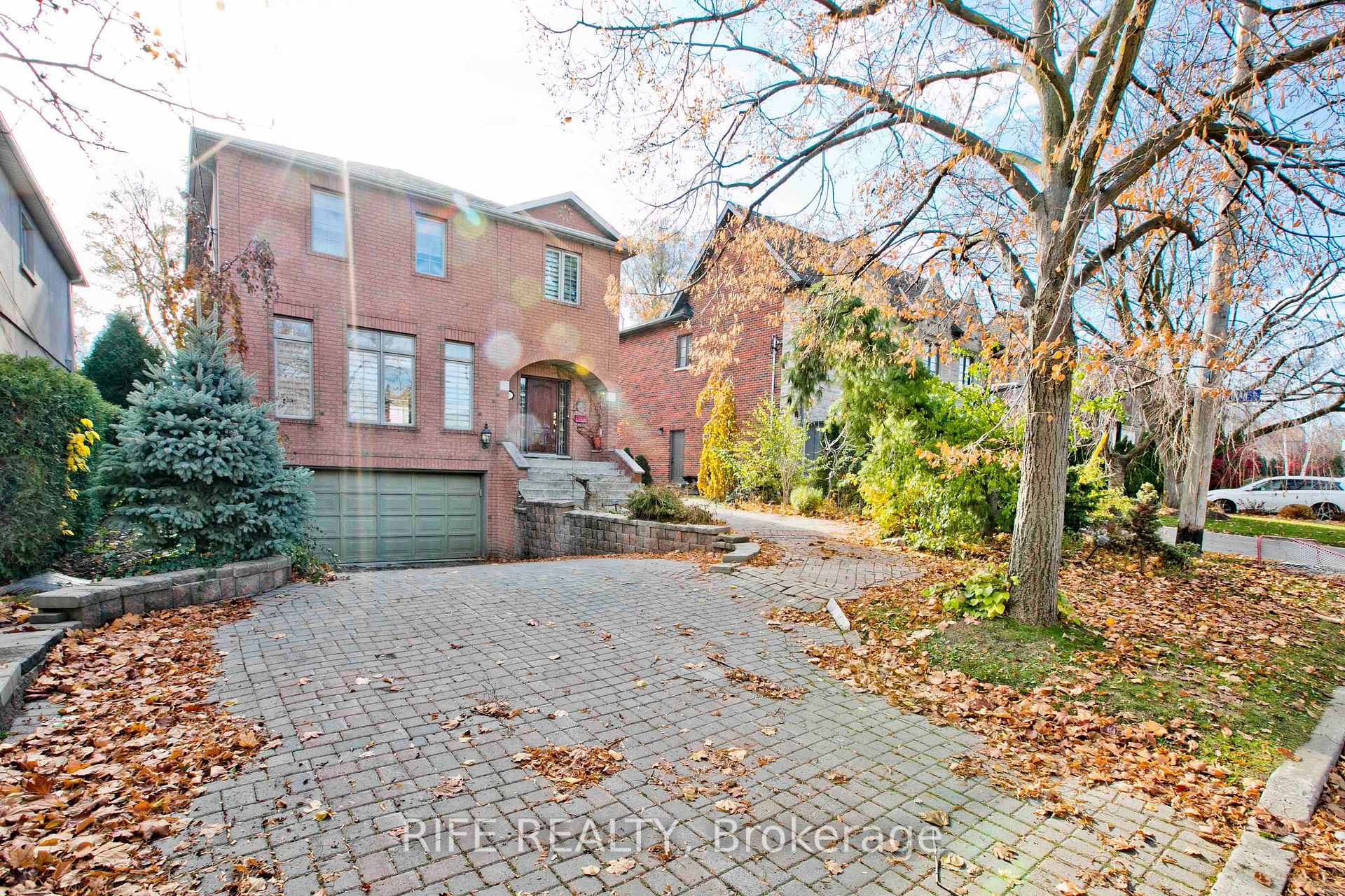 Photo 4 of 573 Old Orchard Grove, Toronto, Bedford Park-Nortown — HOMEH