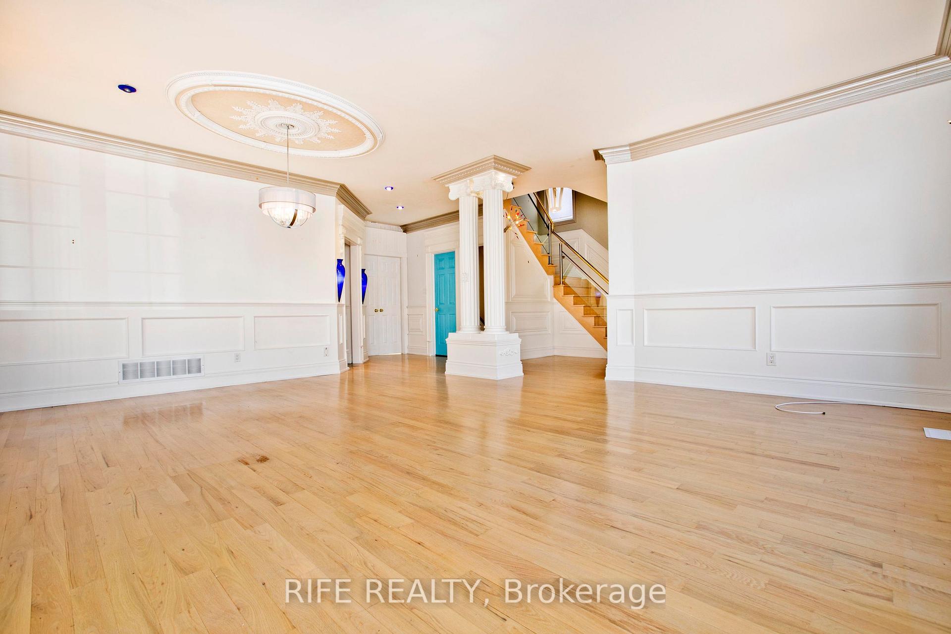 Photo 7 of 573 Old Orchard Grove, Toronto, Bedford Park-Nortown — HOMEH