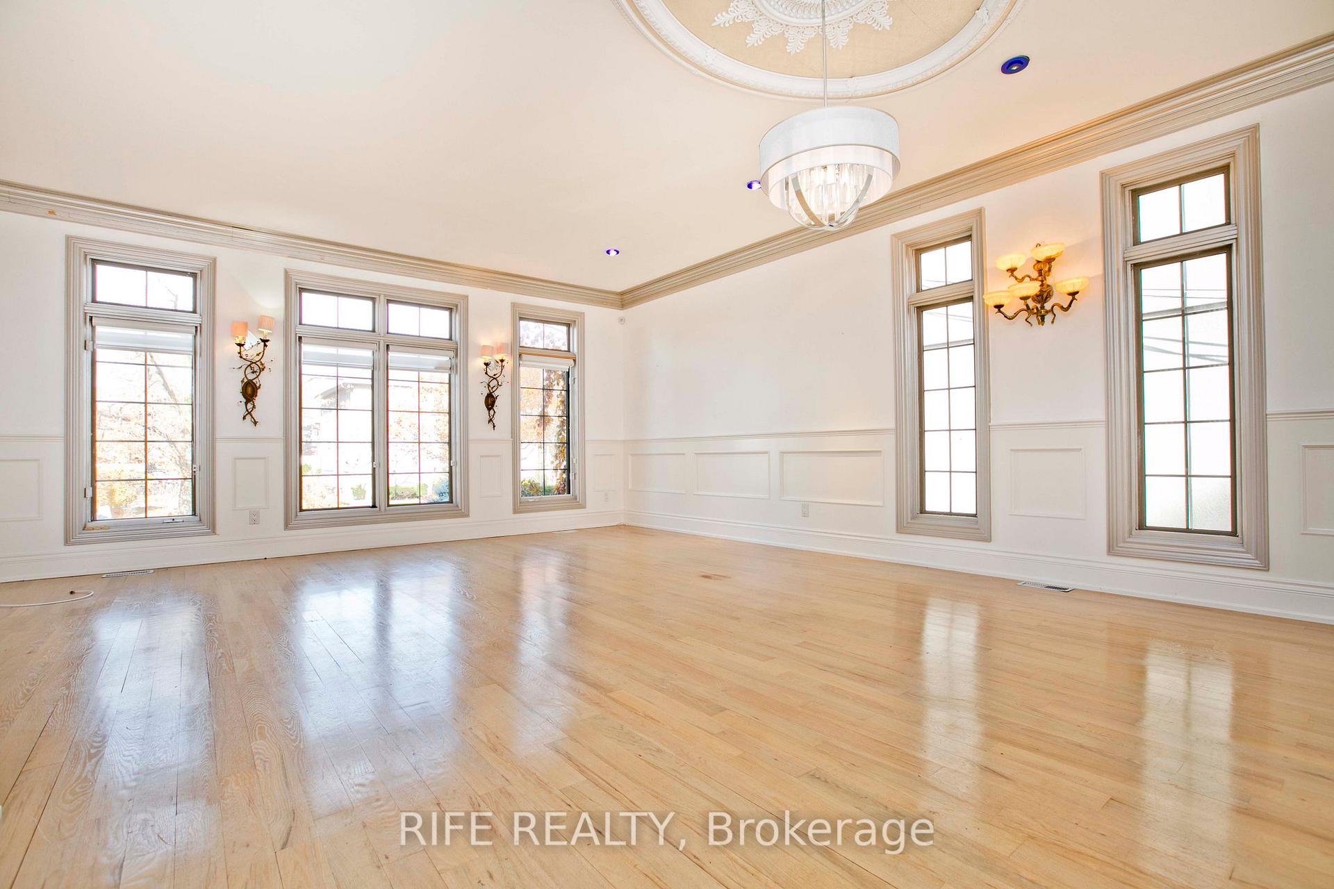 Photo 6 of 573 Old Orchard Grove, Toronto, Bedford Park-Nortown — HOMEH
