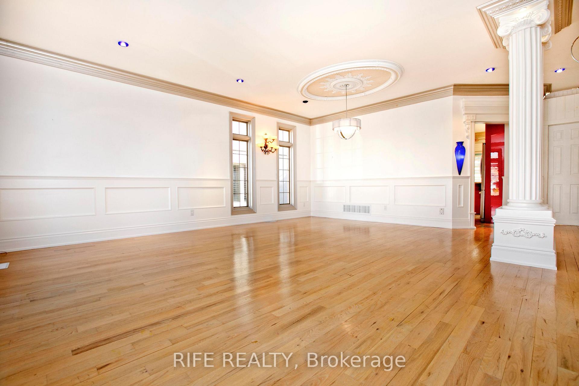 Photo 39 of 573 Old Orchard Grove, Toronto, Bedford Park-Nortown — HOMEH
