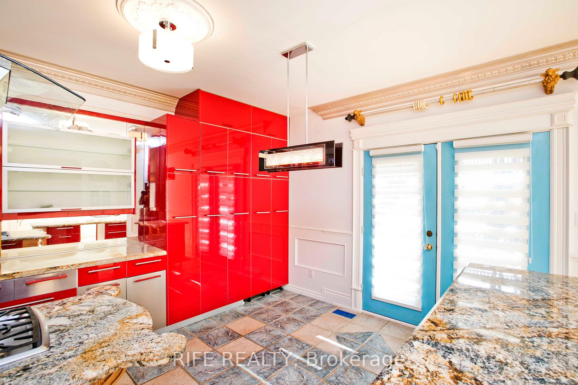 Photo 10 of 573 Old Orchard Grove, Toronto, Bedford Park-Nortown — HOMEH