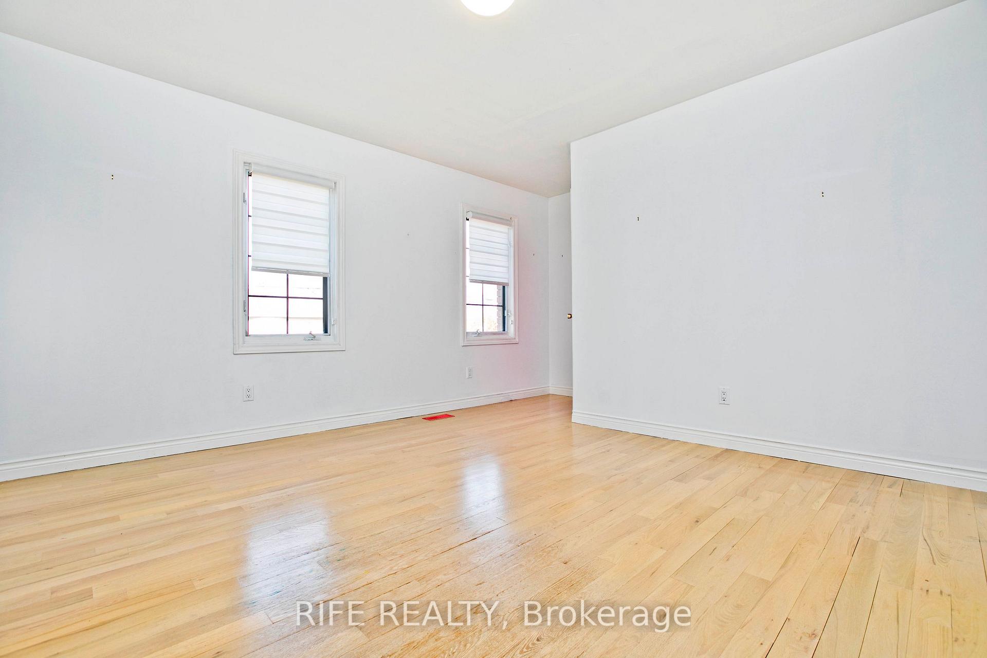 Photo 16 of 573 Old Orchard Grove, Toronto, Bedford Park-Nortown — HOMEH