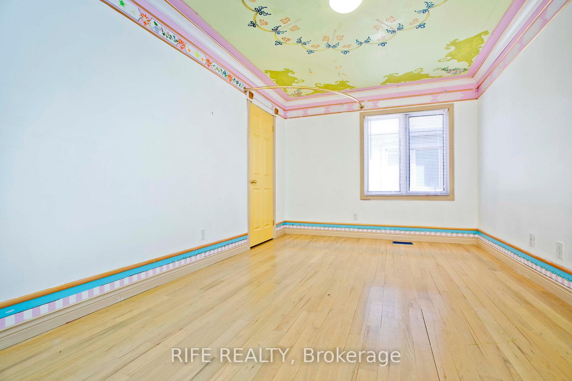 Photo 37 of 573 Old Orchard Grove, Toronto, Bedford Park-Nortown — HOMEH