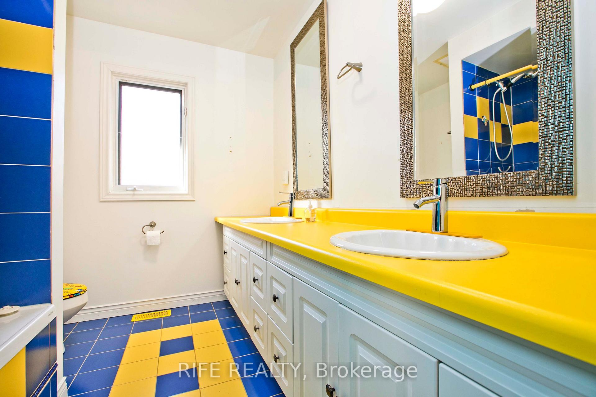Photo 18 of 573 Old Orchard Grove, Toronto, Bedford Park-Nortown — HOMEH