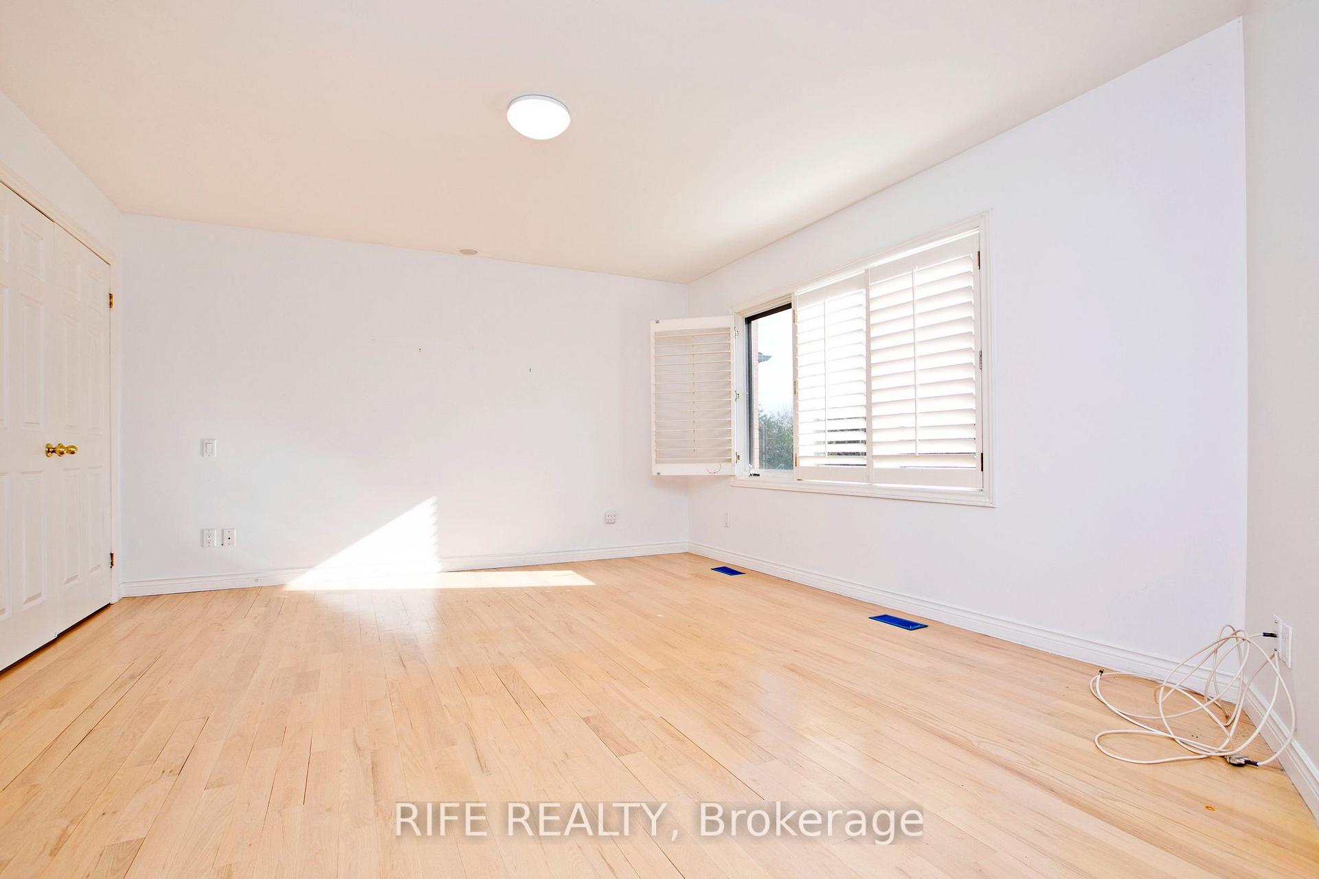 Photo 20 of 573 Old Orchard Grove, Toronto, Bedford Park-Nortown — HOMEH