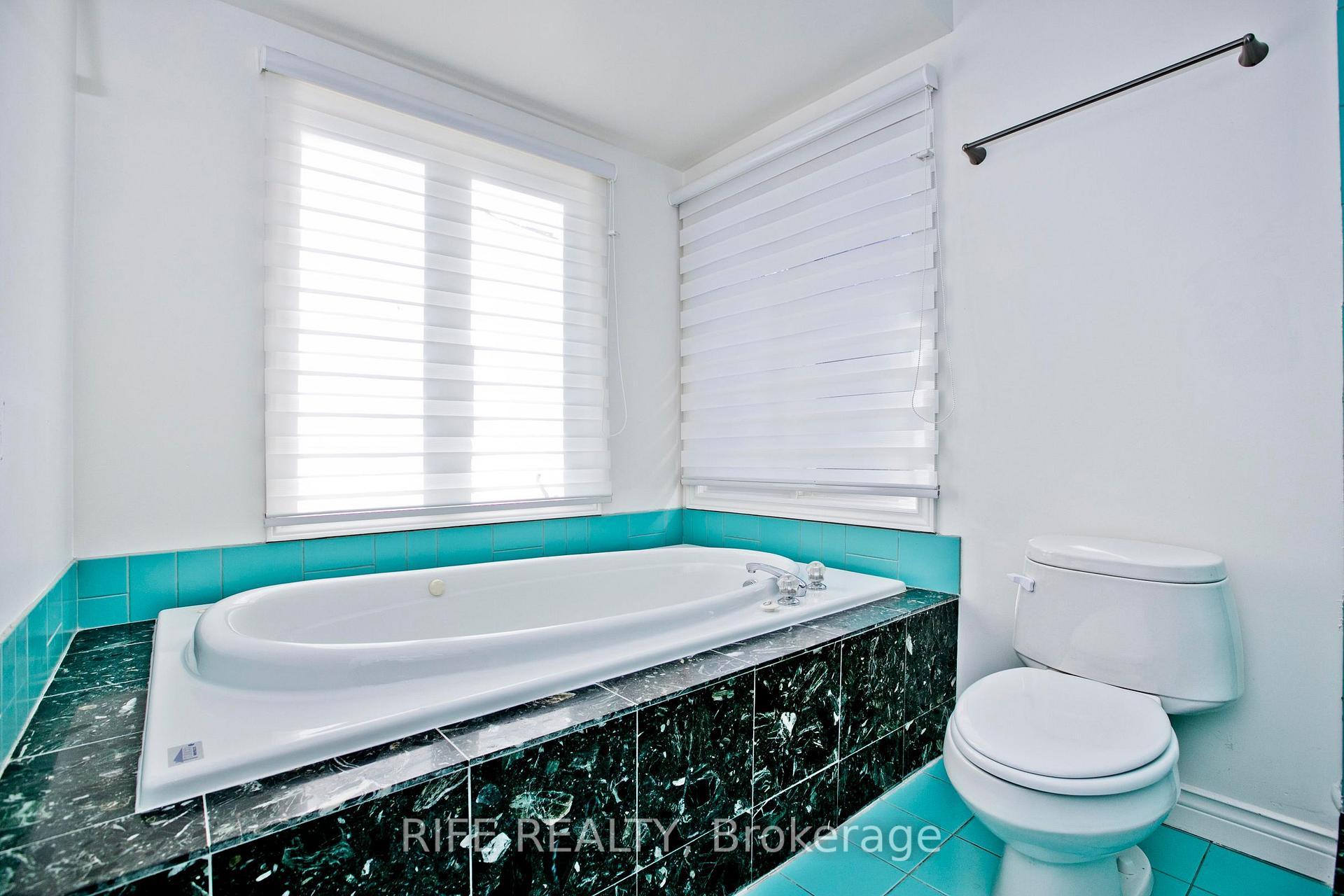 Photo 22 of 573 Old Orchard Grove, Toronto, Bedford Park-Nortown — HOMEH
