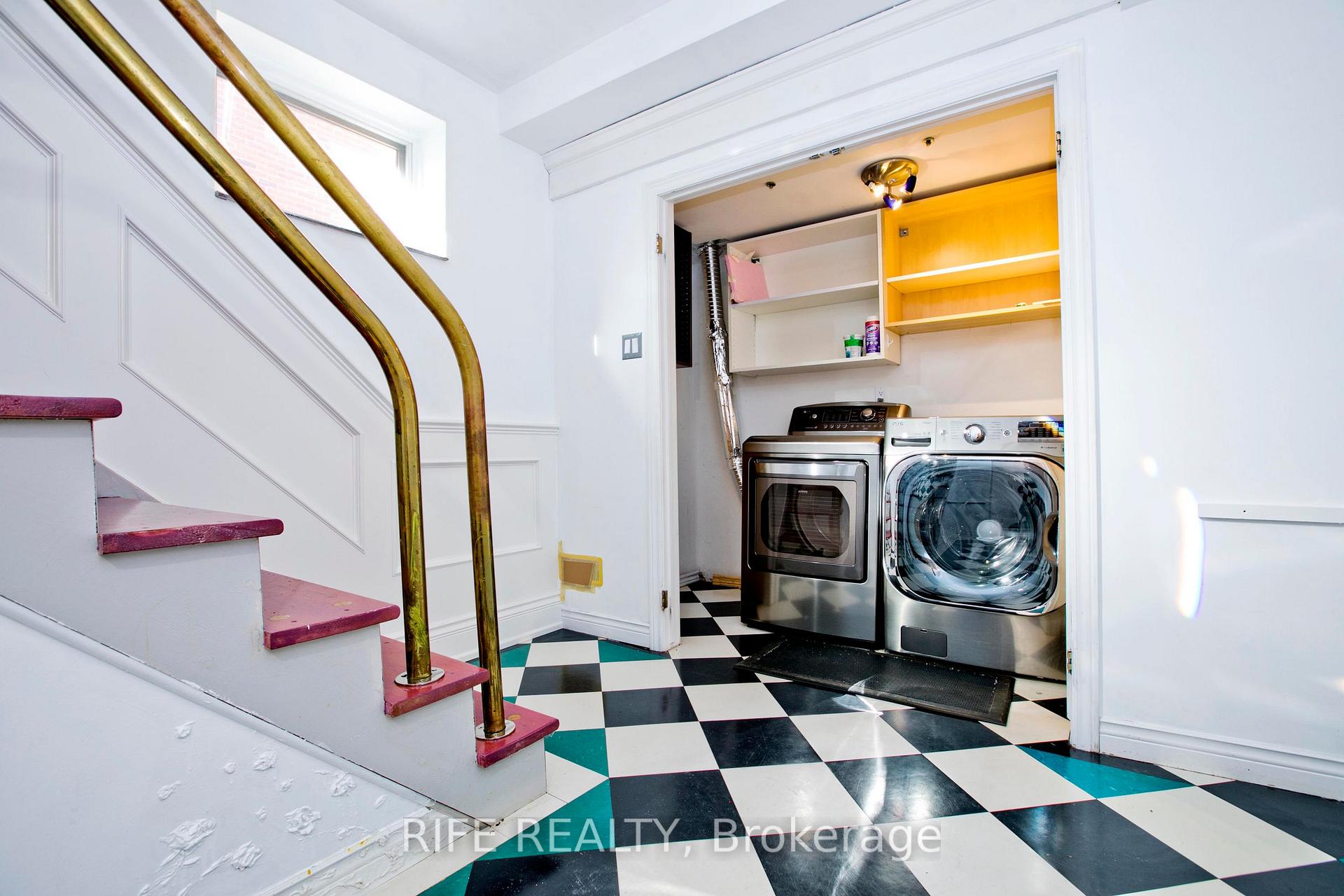 Photo 29 of 573 Old Orchard Grove, Toronto, Bedford Park-Nortown — HOMEH