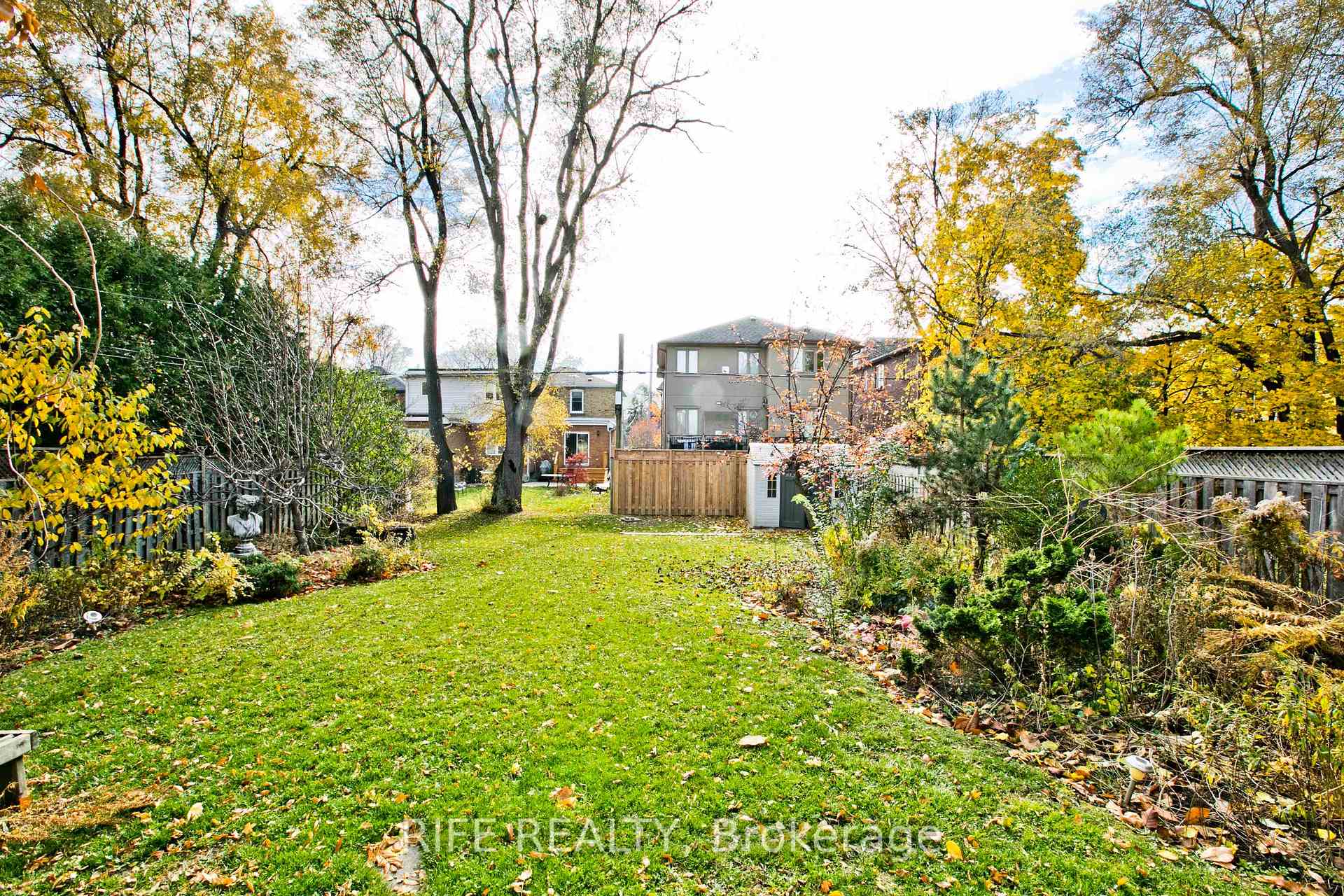 Photo 35 of 573 Old Orchard Grove, Toronto, Bedford Park-Nortown — HOMEH
