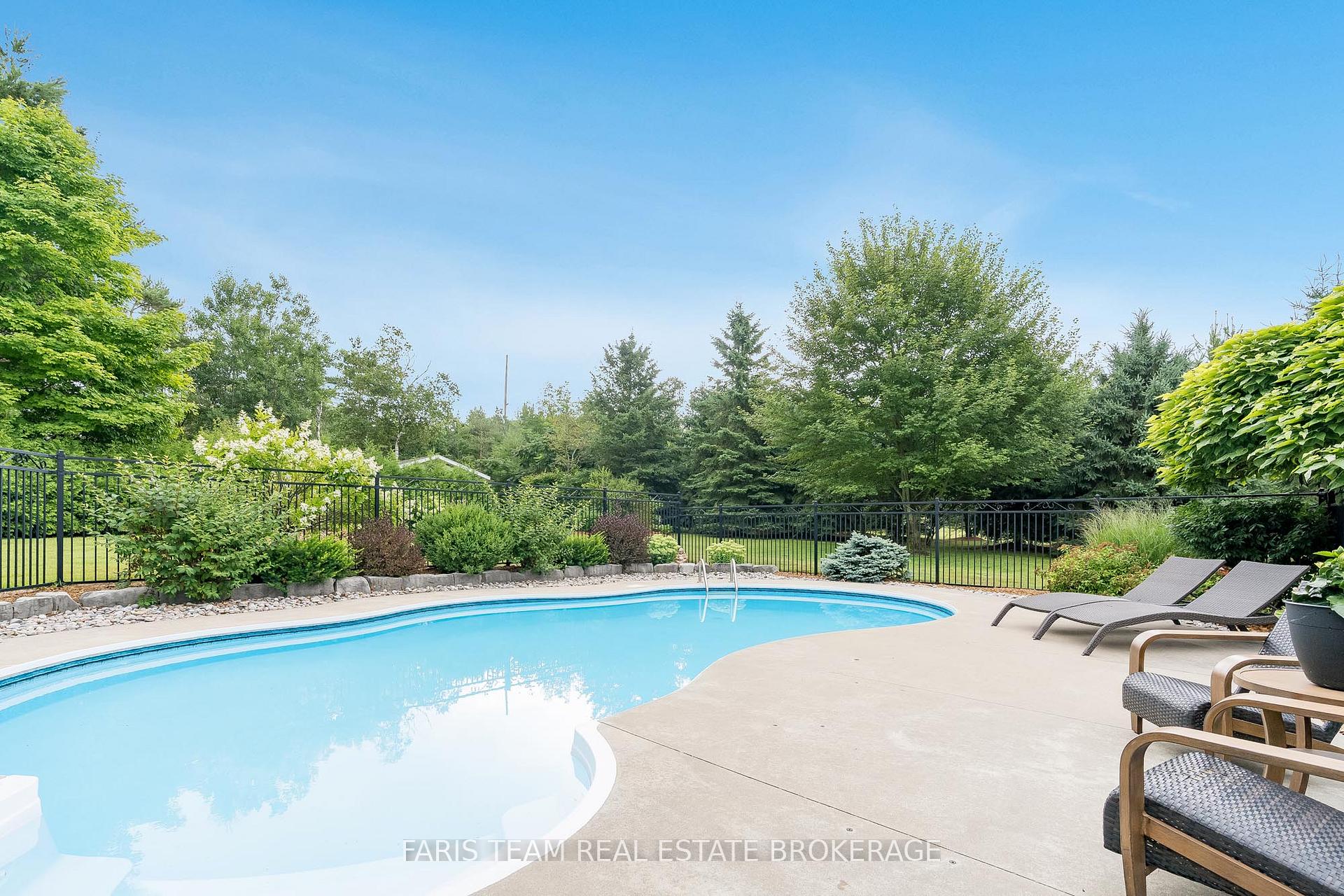 Photo 4 of 127 Goldfinch Crescent, Tiny, Rural Tiny — HOMEH