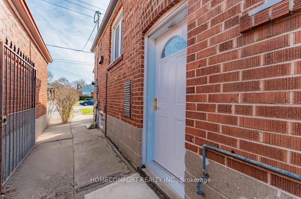 Photo 4 of 128 Rexleigh Drive, Toronto, O'Connor-Parkview — HOMEH