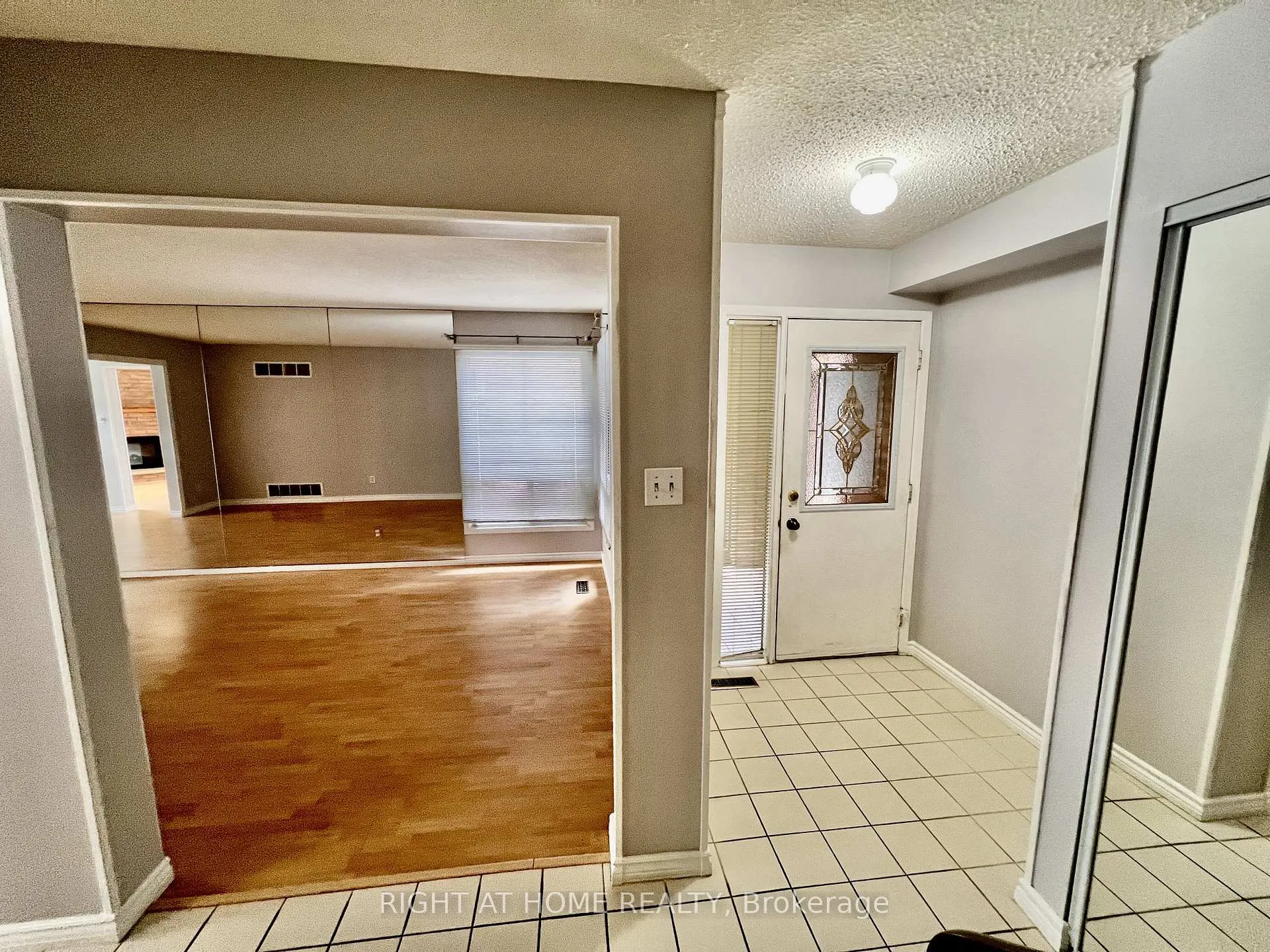 Photo 2 of 33 Fullerton Crescent, Markham, Milliken Mills West — HOMEH