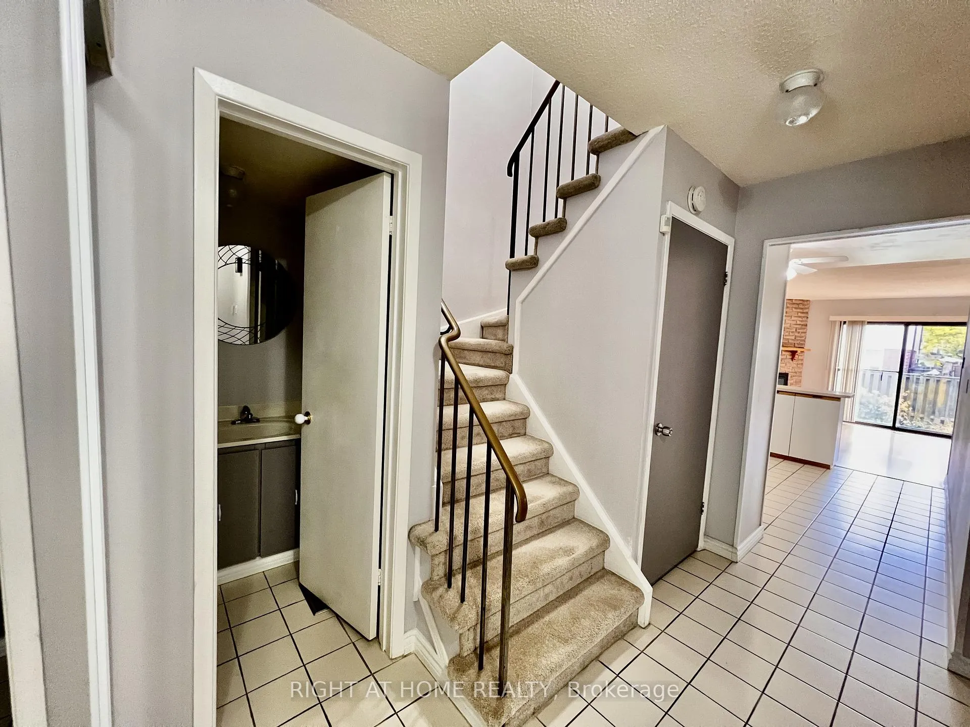 Photo 3 of 33 Fullerton Crescent, Markham, Milliken Mills West — HOMEH