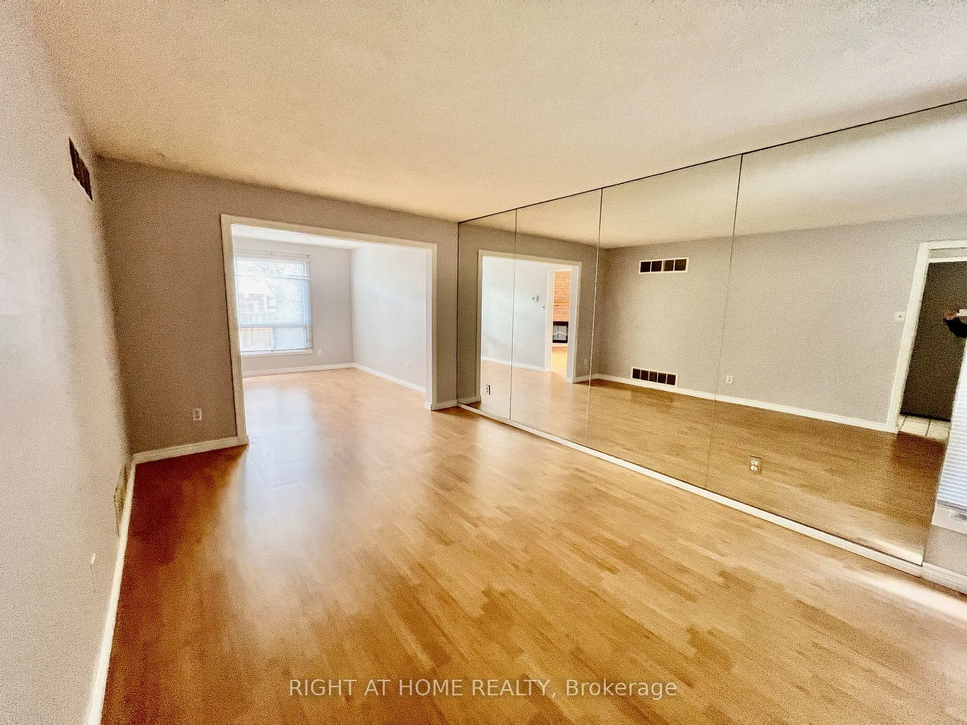 Photo 5 of 33 Fullerton Crescent, Markham, Milliken Mills West — HOMEH