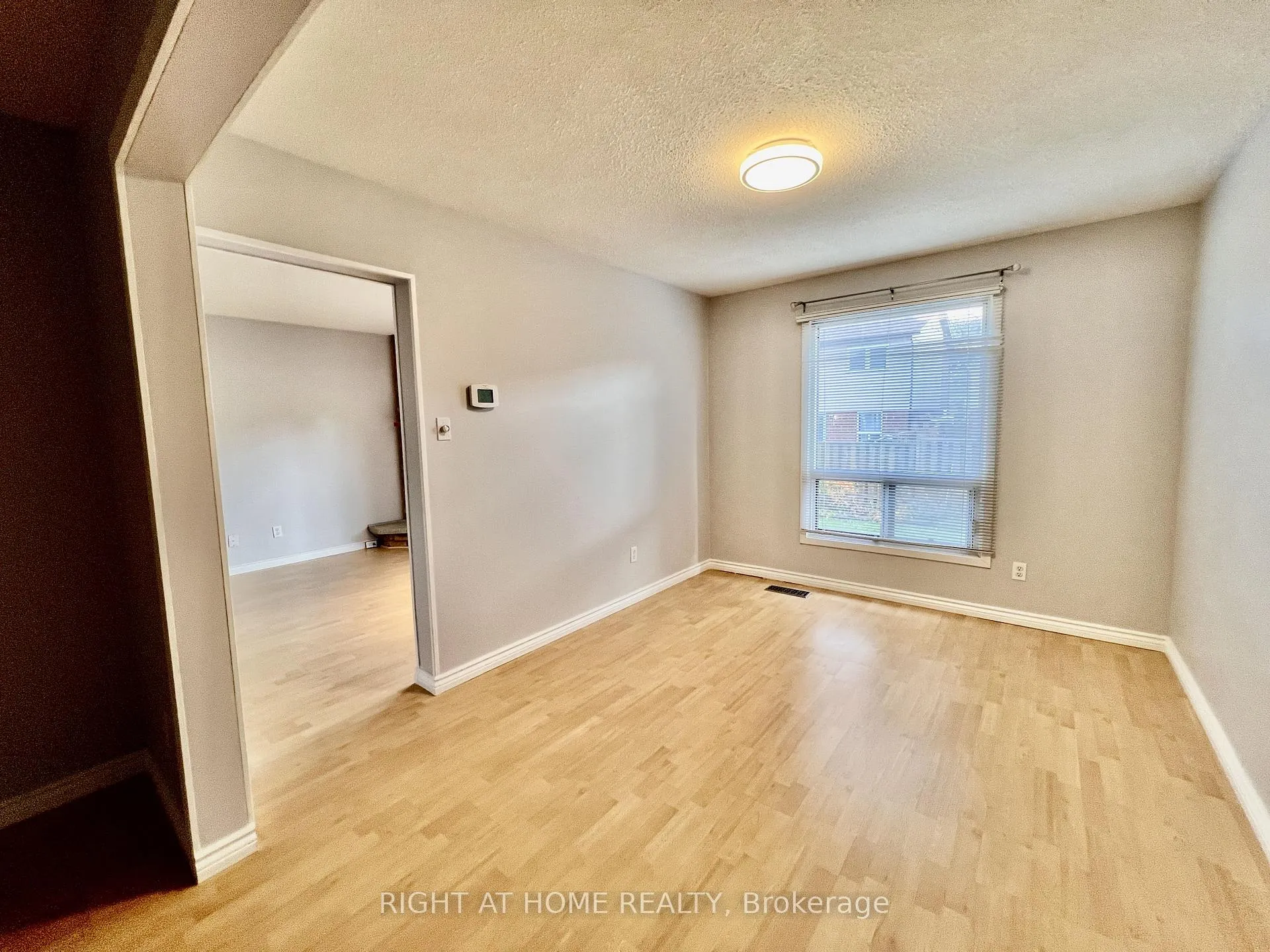 Photo 8 of 33 Fullerton Crescent, Markham, Milliken Mills West — HOMEH