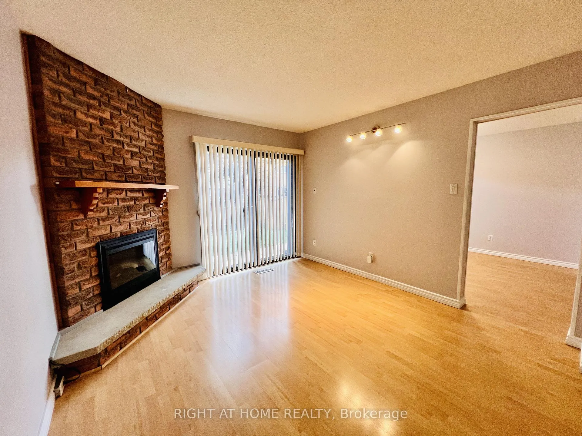 Photo 12 of 33 Fullerton Crescent, Markham, Milliken Mills West — HOMEH