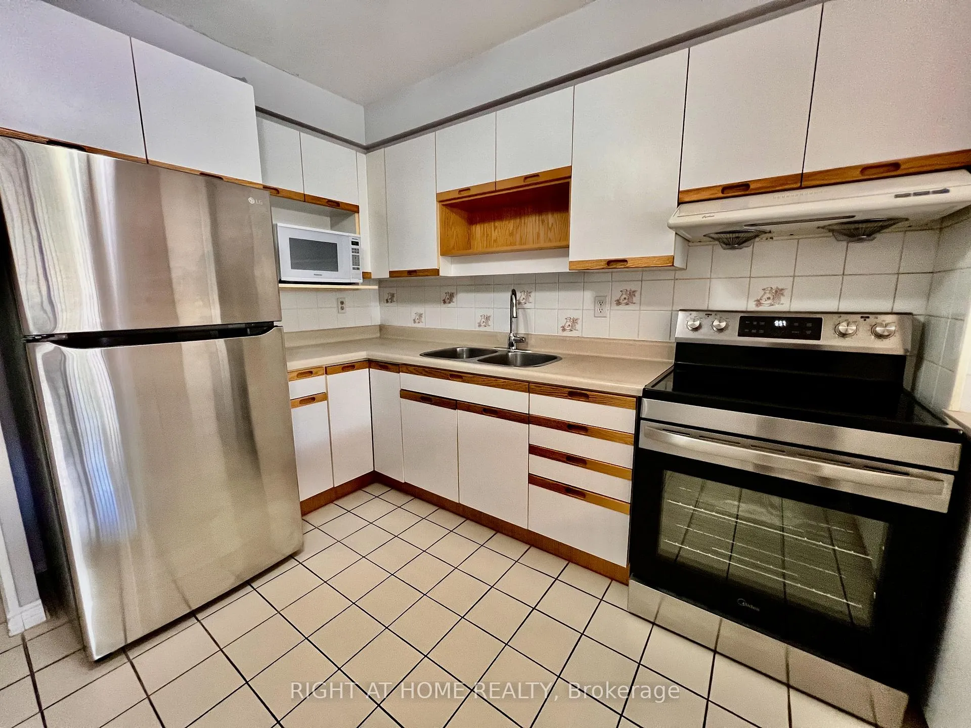 Photo 16 of 33 Fullerton Crescent, Markham, Milliken Mills West — HOMEH