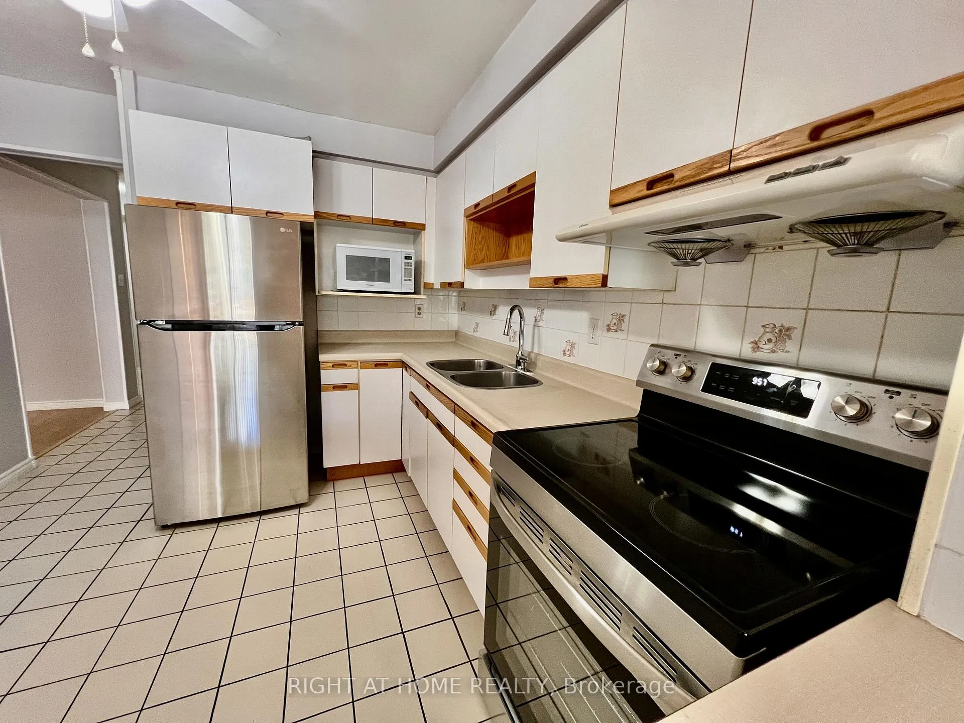 Photo 17 of 33 Fullerton Crescent, Markham, Milliken Mills West — HOMEH