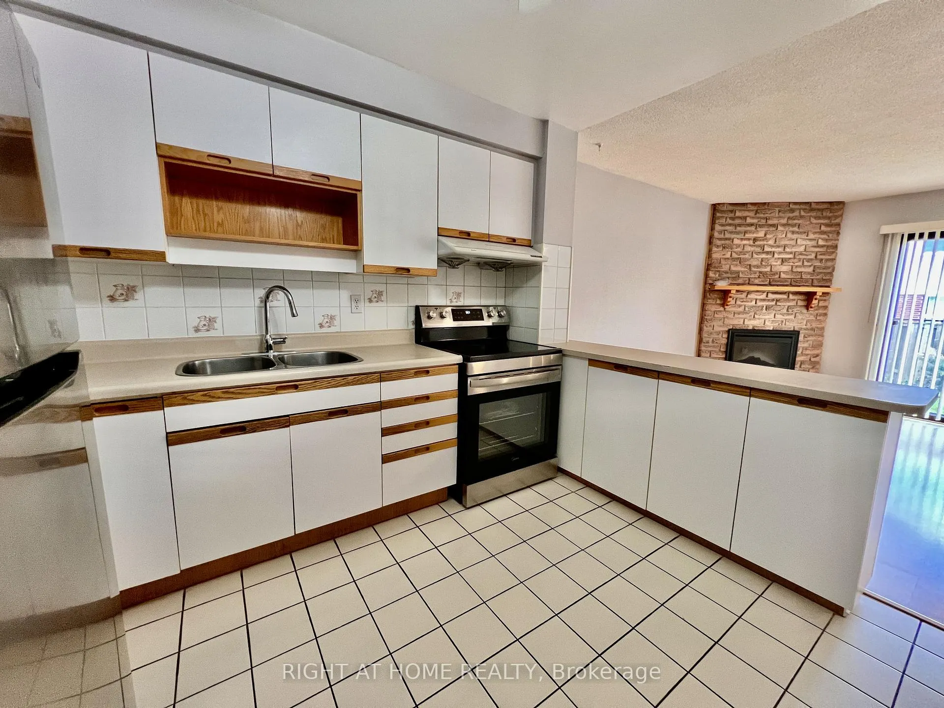 Photo 18 of 33 Fullerton Crescent, Markham, Milliken Mills West — HOMEH