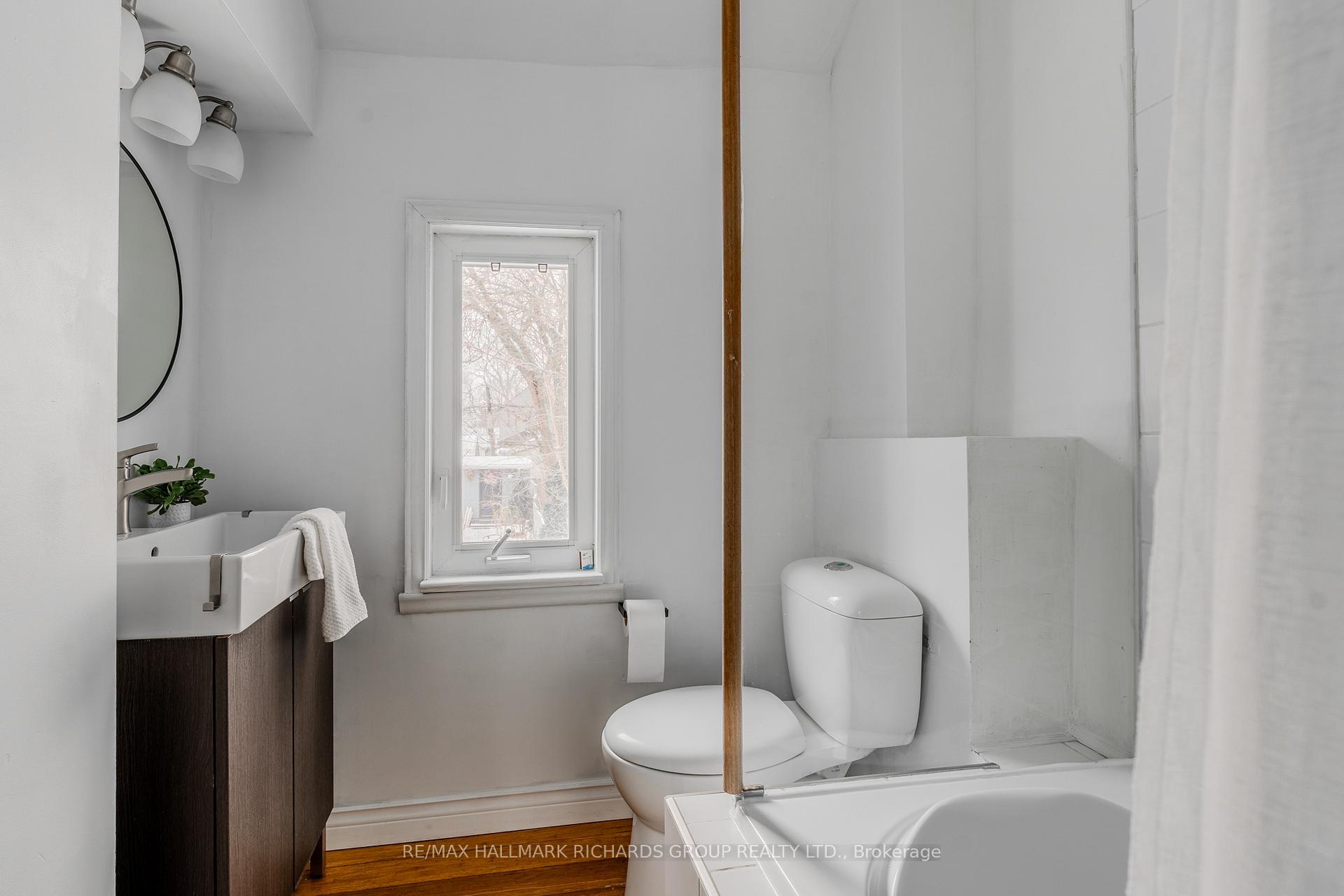 Photo 13 of 398 Coxwell Avenue, Toronto, Greenwood-Coxwell — HOMEH