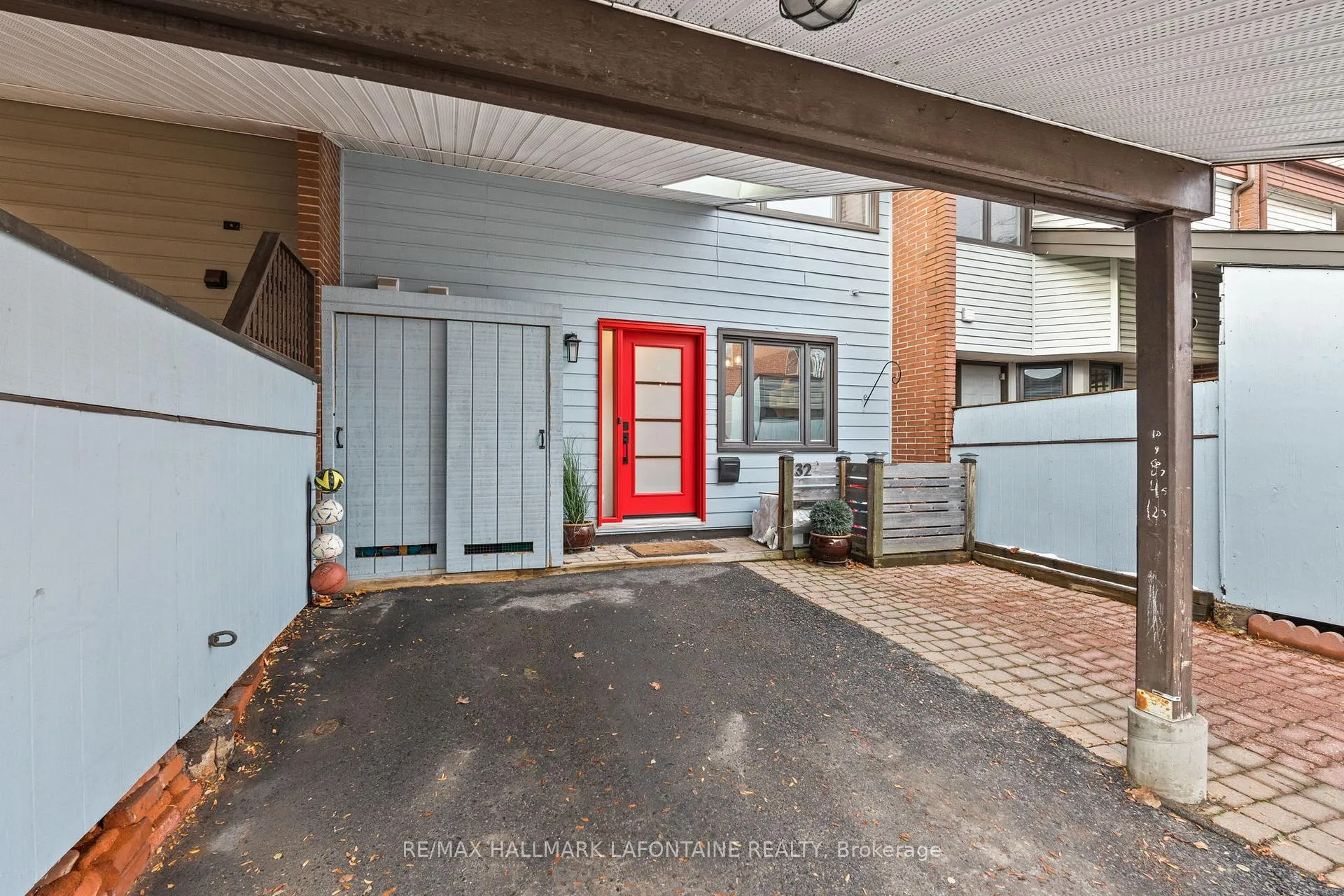 Photo 2 of Unit 32, 110 Walnut Court, Ottawa, West Centre Town — HOMEH