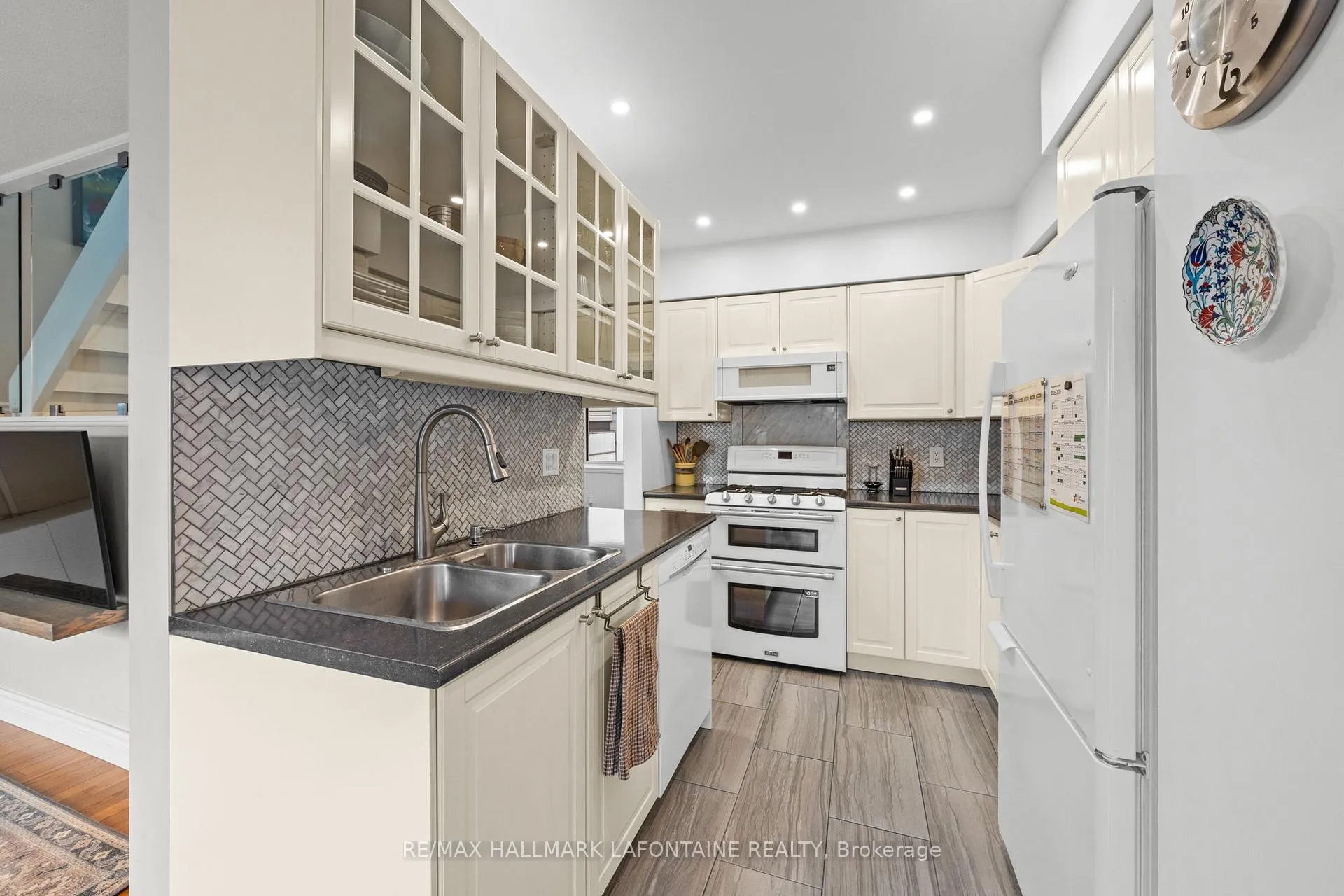 Photo 9 of Unit 32, 110 Walnut Court, Ottawa, West Centre Town — HOMEH