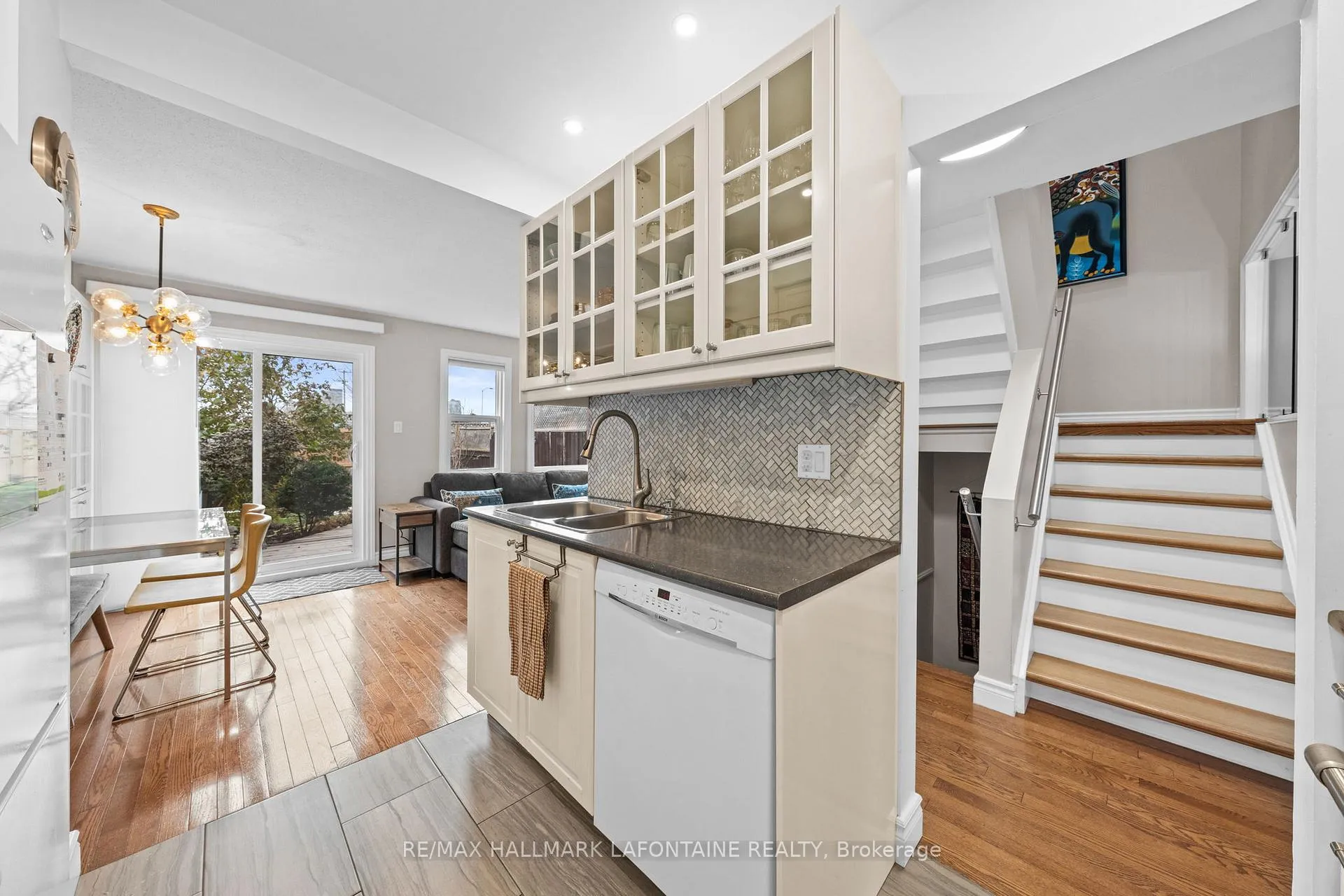 Photo 11 of Unit 32, 110 Walnut Court, Ottawa, West Centre Town — HOMEH