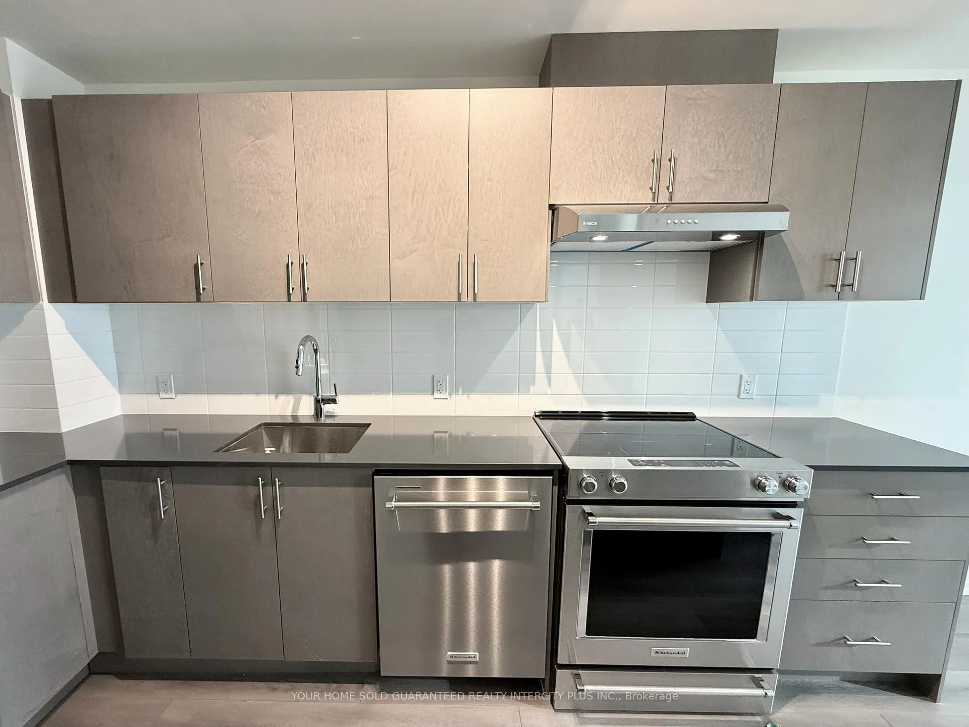 Photo 6 of Unit 817, 8960 Jane Street, Vaughan, Vellore Village — HOMEH
