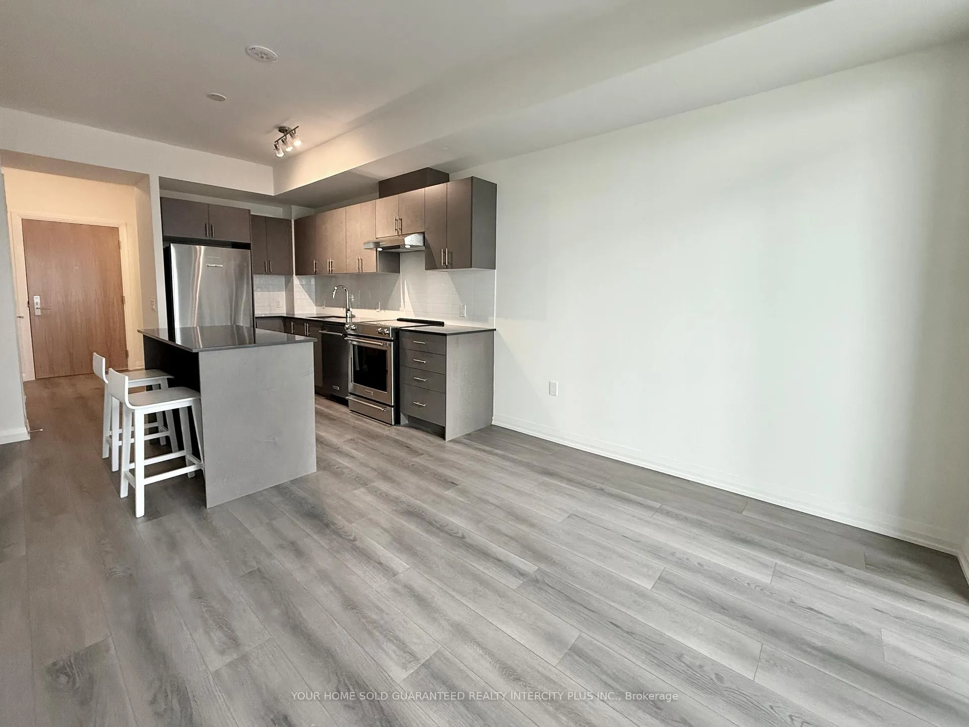 Photo 10 of Unit 817, 8960 Jane Street, Vaughan, Vellore Village — HOMEH