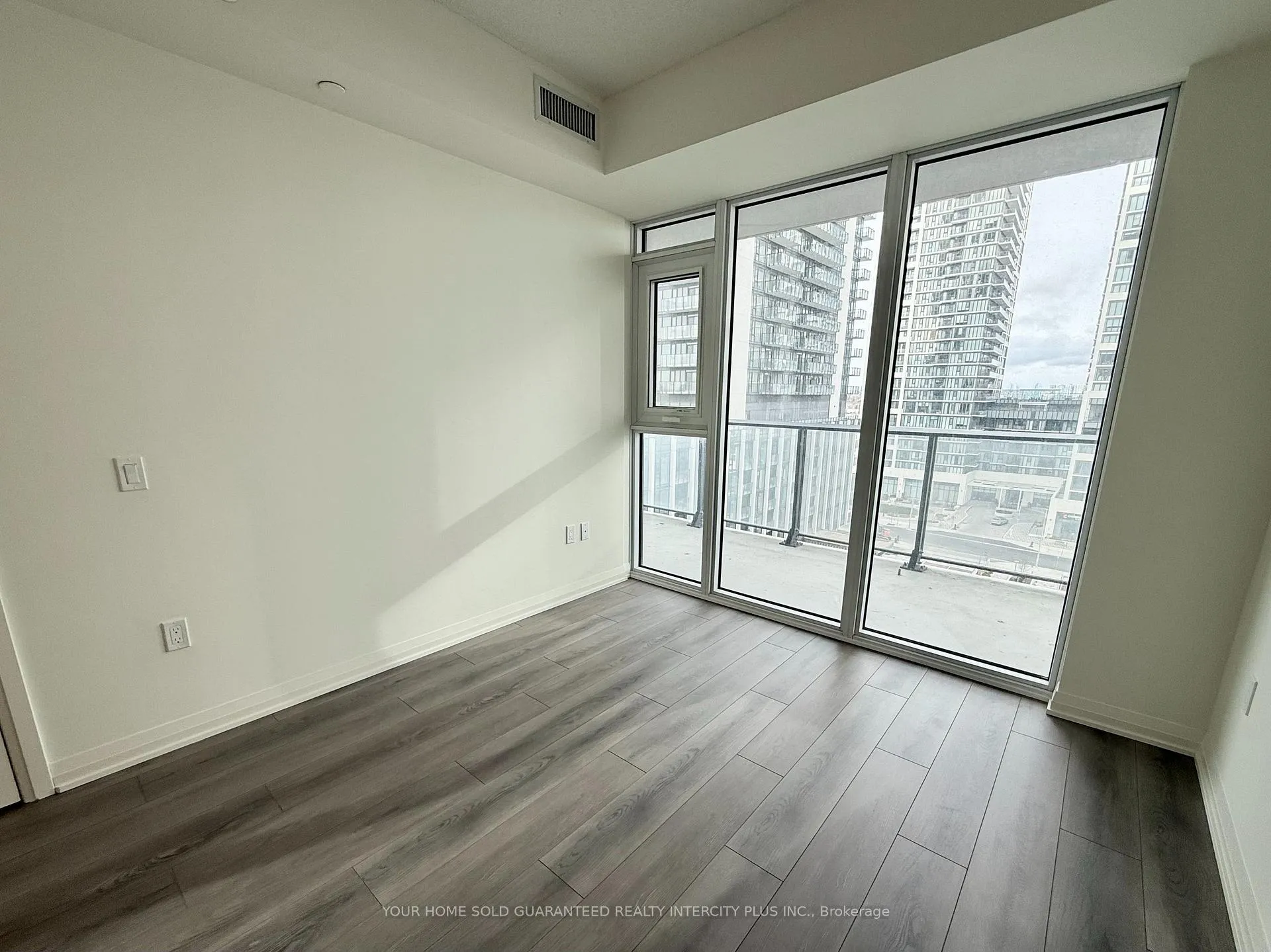 Photo 12 of Unit 817, 8960 Jane Street, Vaughan, Vellore Village — HOMEH