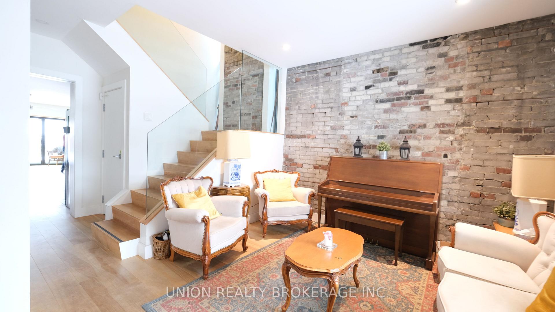 Photo 2 of 289 Willow Avenue, Toronto, The Beaches — HOMEH