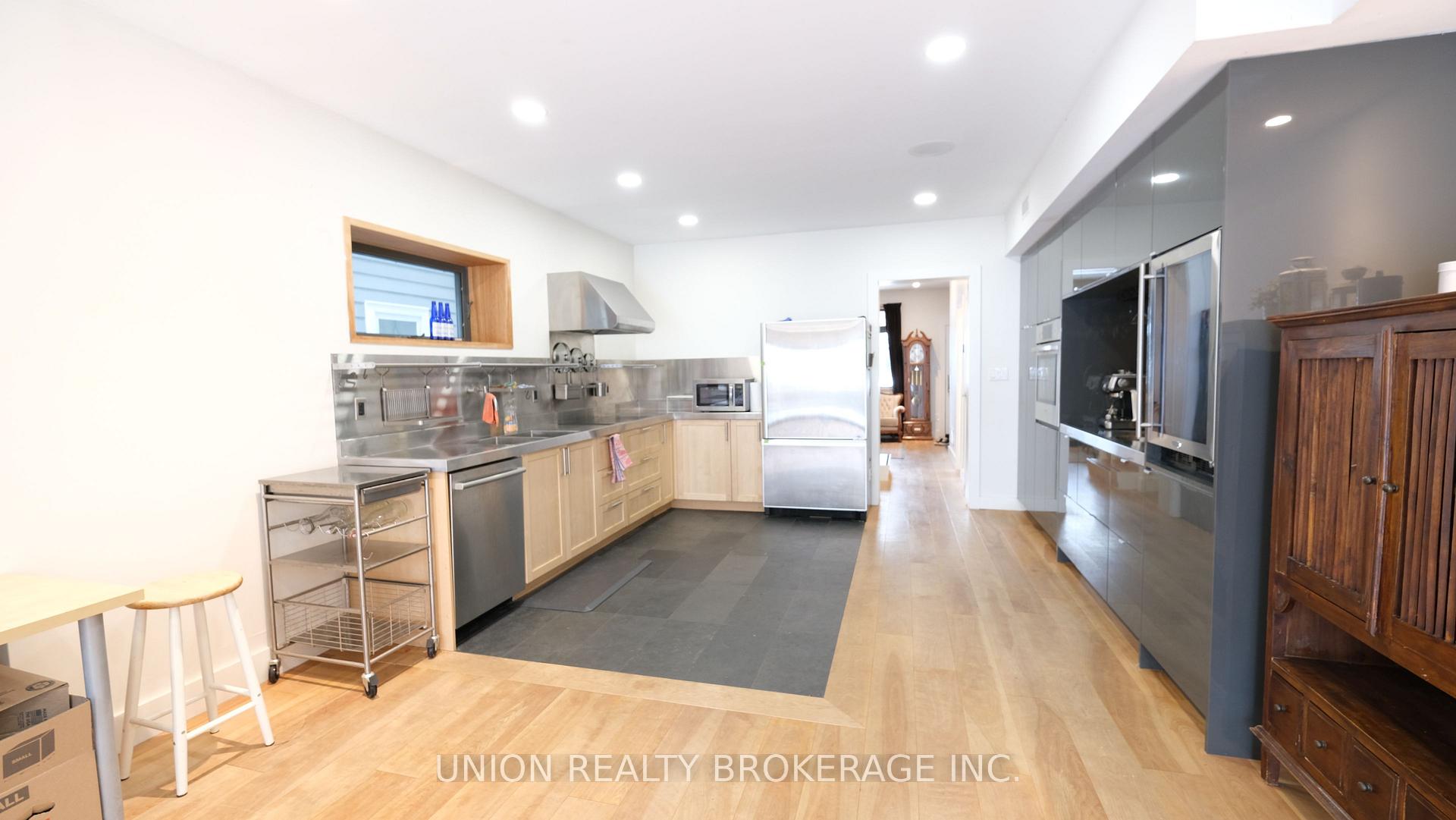Photo 3 of 289 Willow Avenue, Toronto, The Beaches — HOMEH