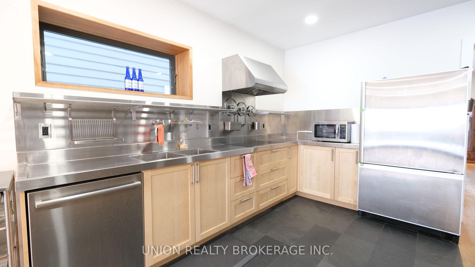 Photo 4 of 289 Willow Avenue, Toronto, The Beaches — HOMEH