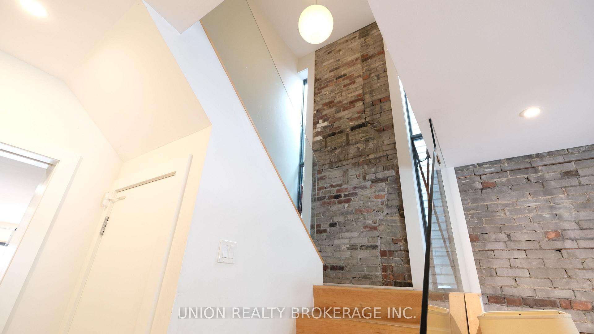 Photo 8 of 289 Willow Avenue, Toronto, The Beaches — HOMEH