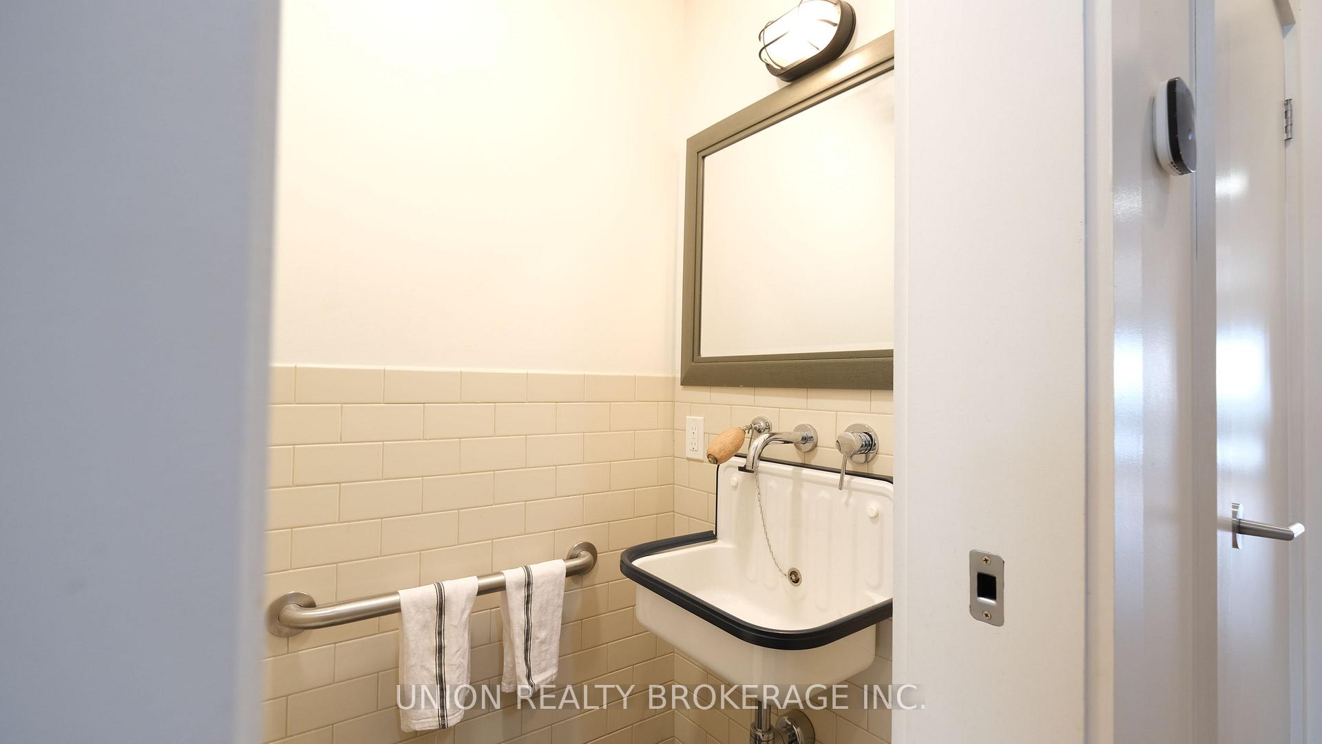 Photo 11 of 289 Willow Avenue, Toronto, The Beaches — HOMEH
