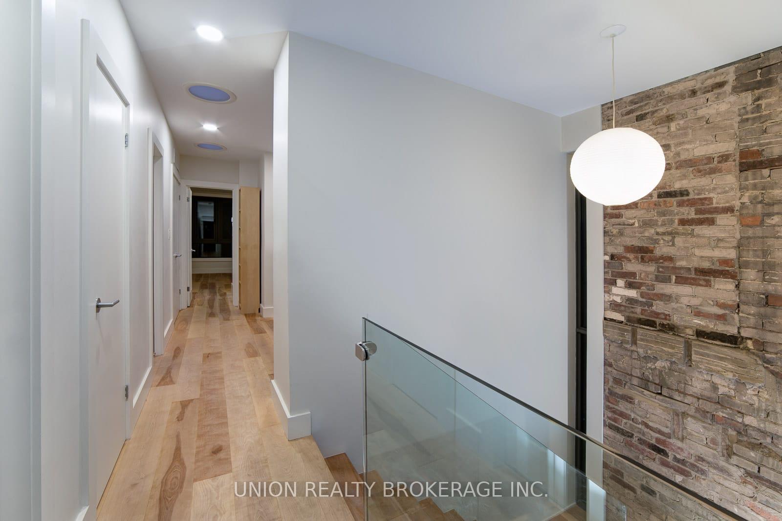 Photo 12 of 289 Willow Avenue, Toronto, The Beaches — HOMEH