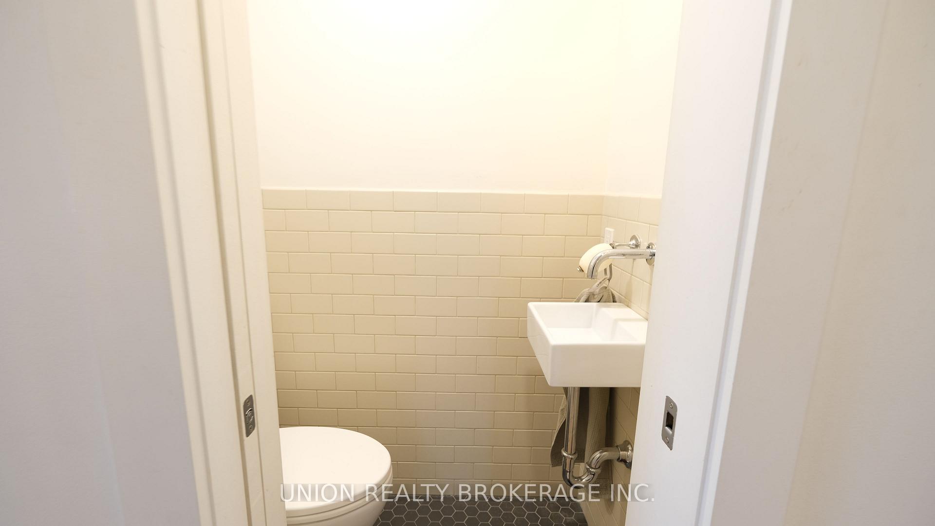 Photo 13 of 289 Willow Avenue, Toronto, The Beaches — HOMEH
