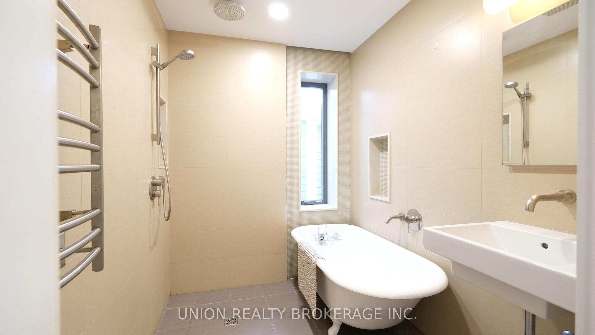 Photo 16 of 289 Willow Avenue, Toronto, The Beaches — HOMEH