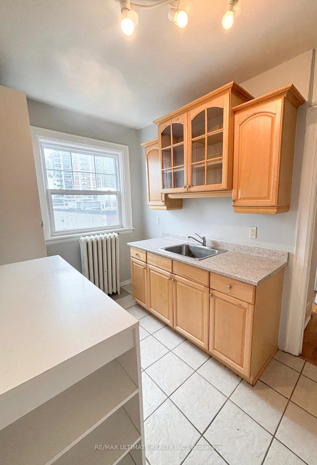 Front of Unit 5, 20 Roselawn Avenue