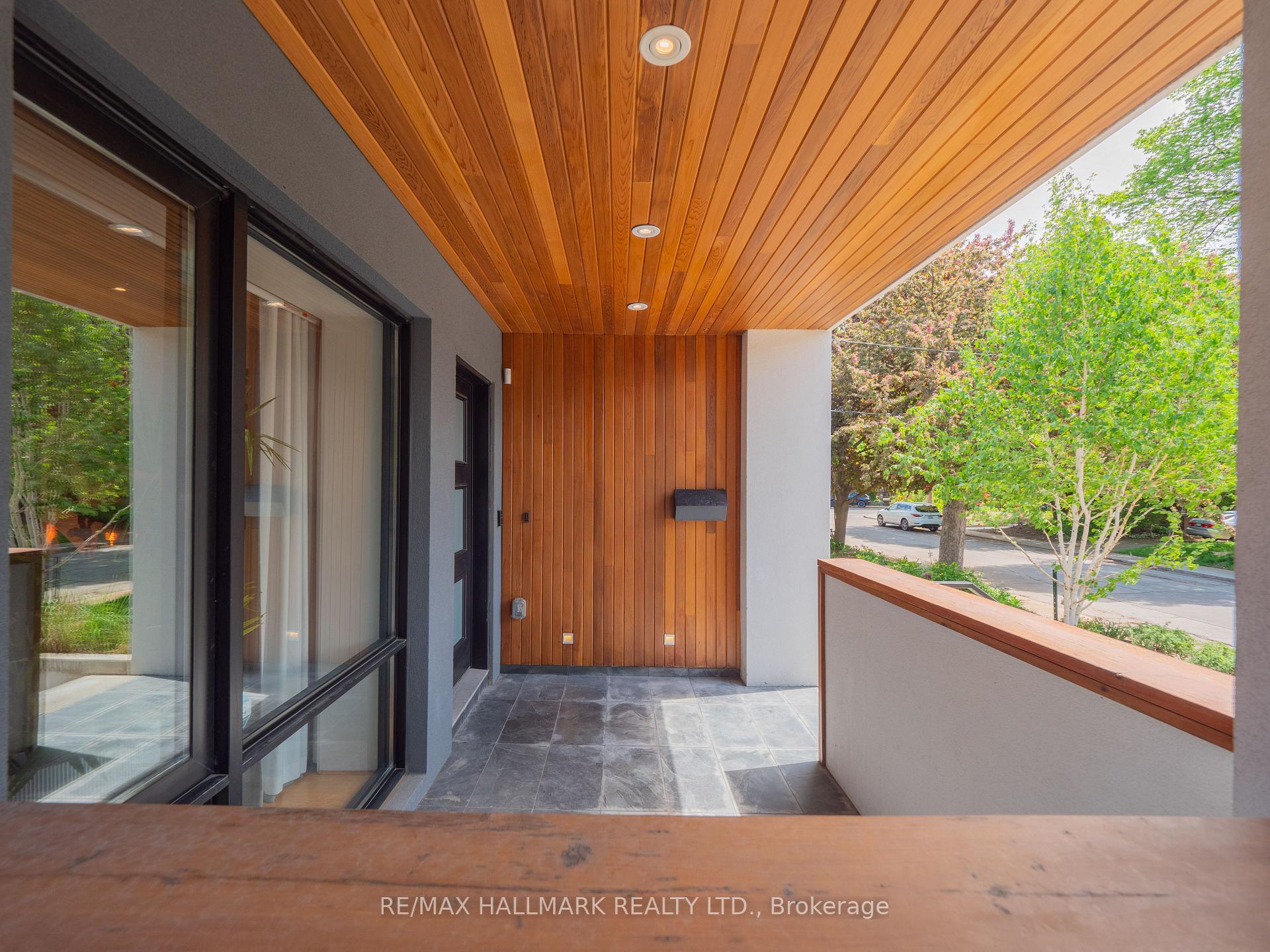Photo 3 of 12 Thorncliffe Avenue, Toronto, Playter Estates-Danforth — HOMEH
