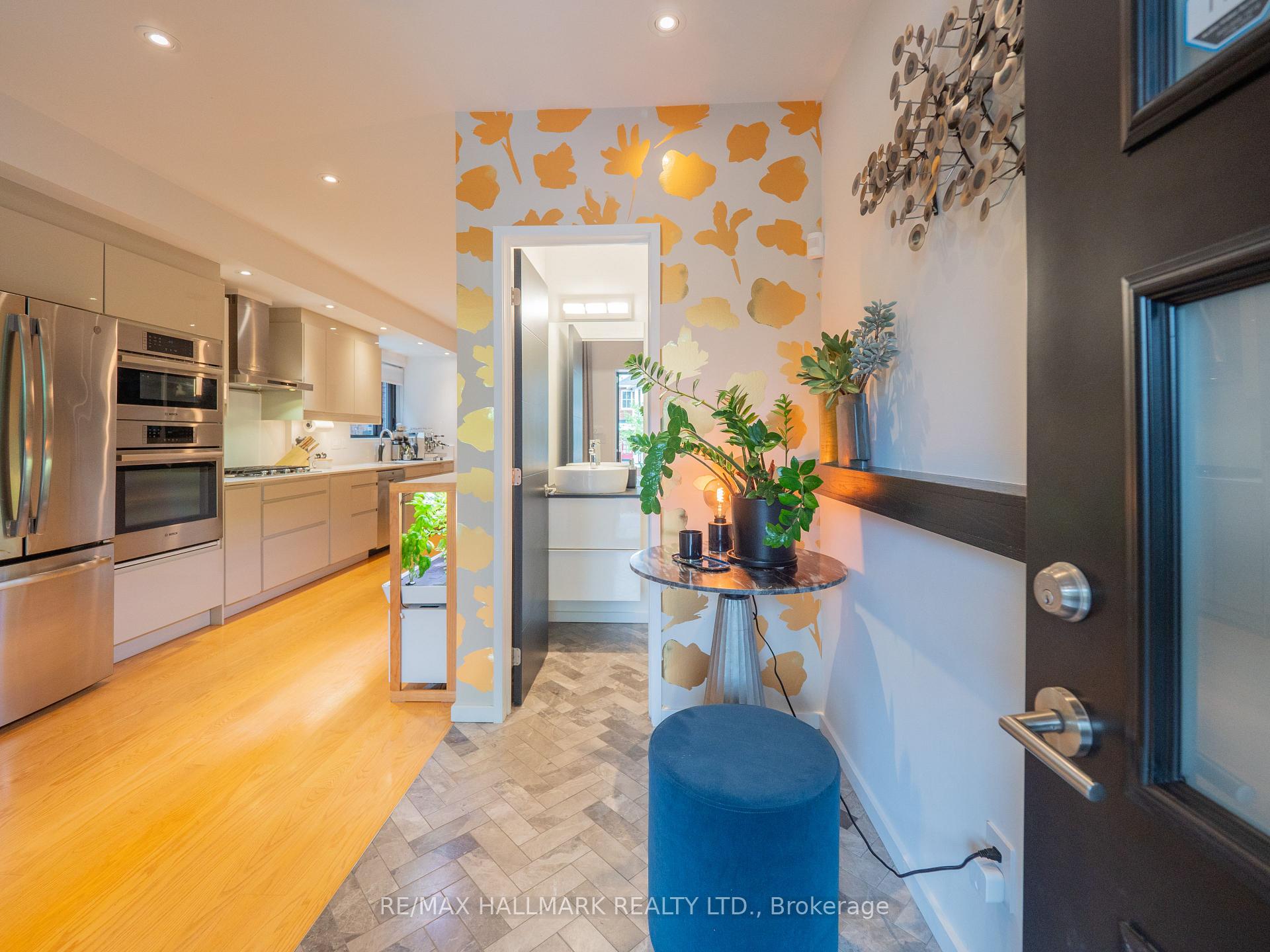 Photo 4 of 12 Thorncliffe Avenue, Toronto, Playter Estates-Danforth — HOMEH