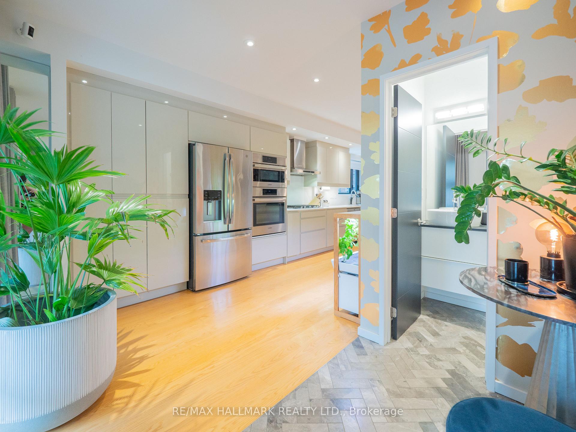 Photo 5 of 12 Thorncliffe Avenue, Toronto, Playter Estates-Danforth — HOMEH