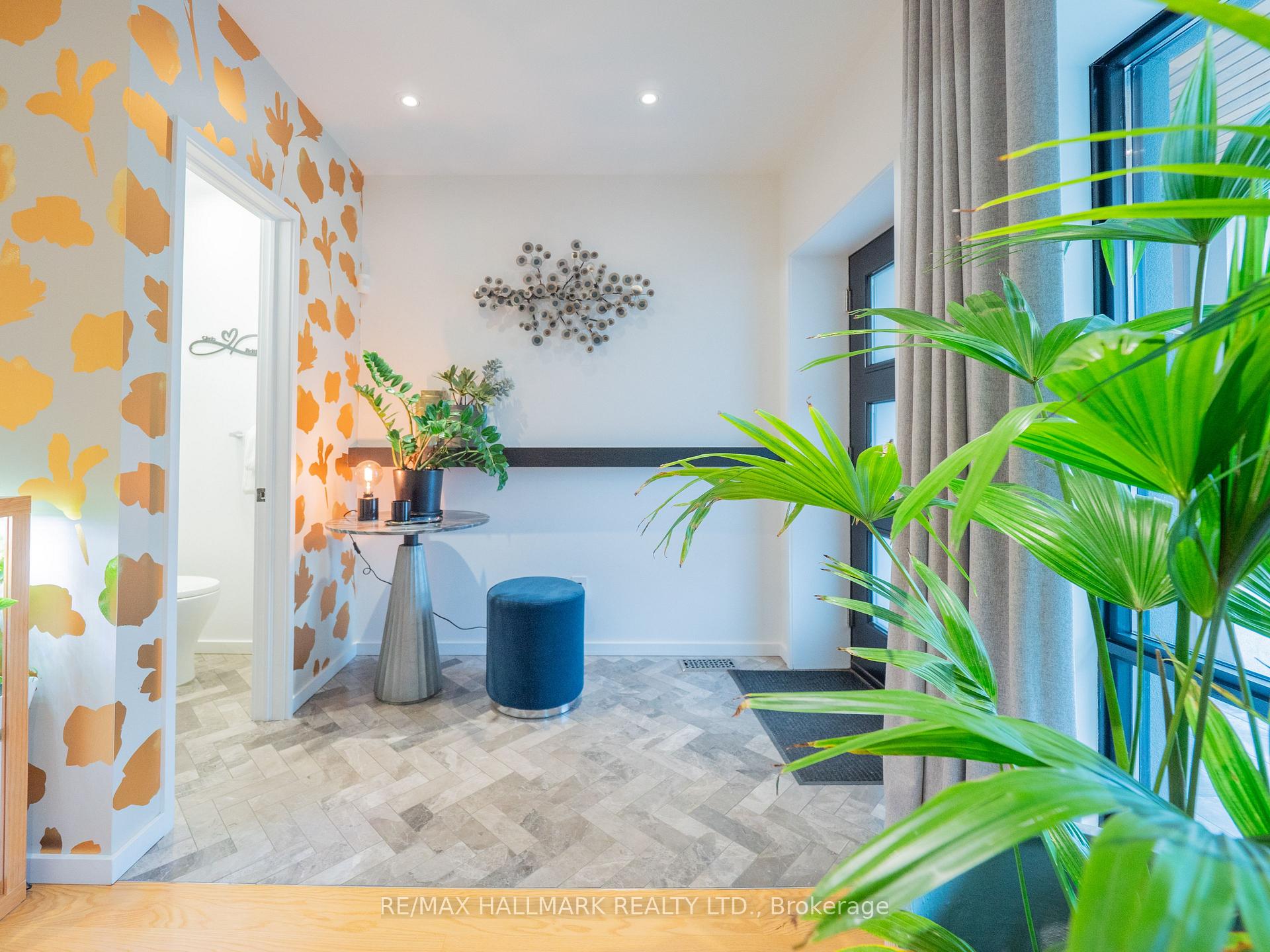 Photo 6 of 12 Thorncliffe Avenue, Toronto, Playter Estates-Danforth — HOMEH