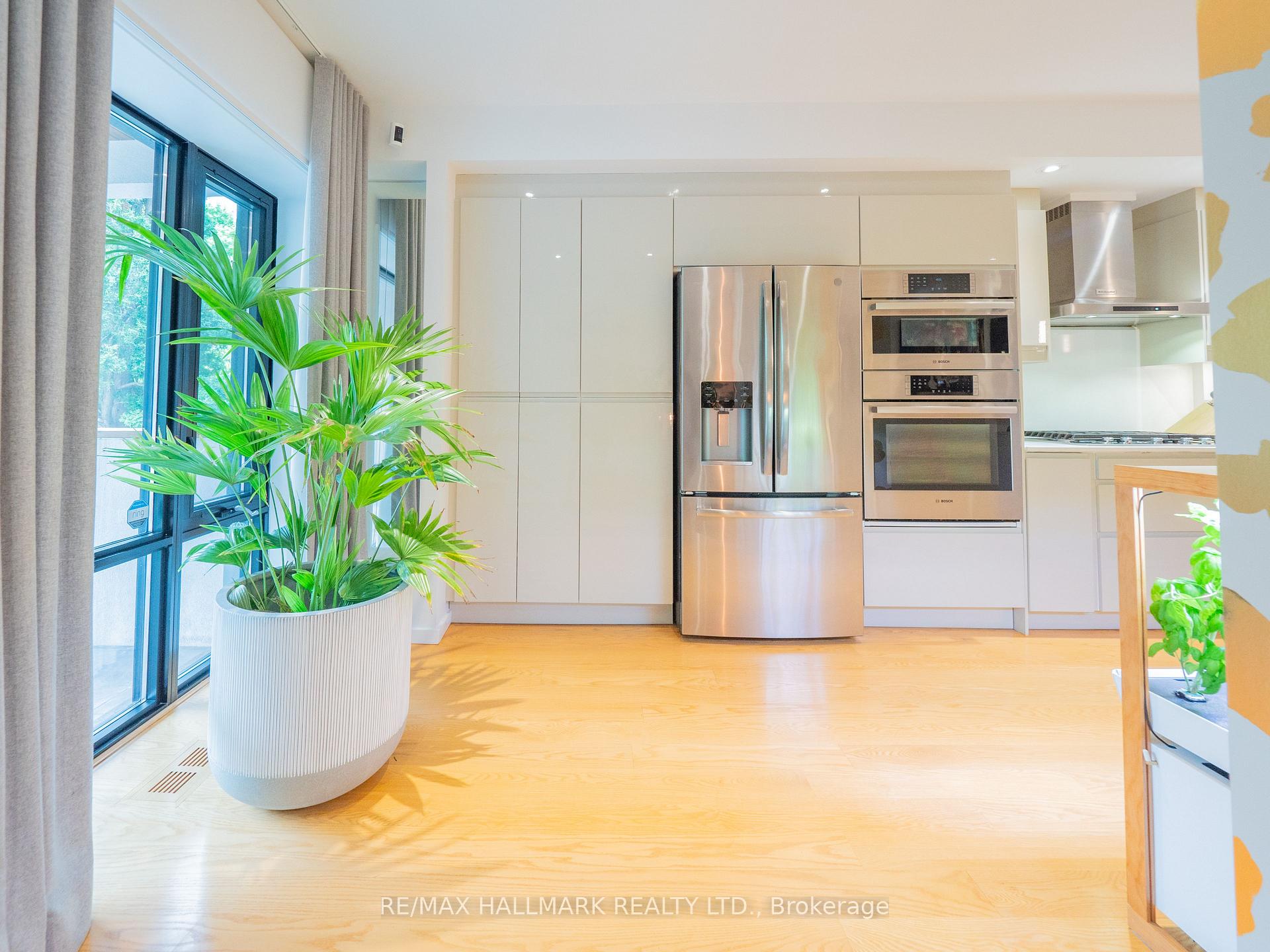 Photo 7 of 12 Thorncliffe Avenue, Toronto, Playter Estates-Danforth — HOMEH
