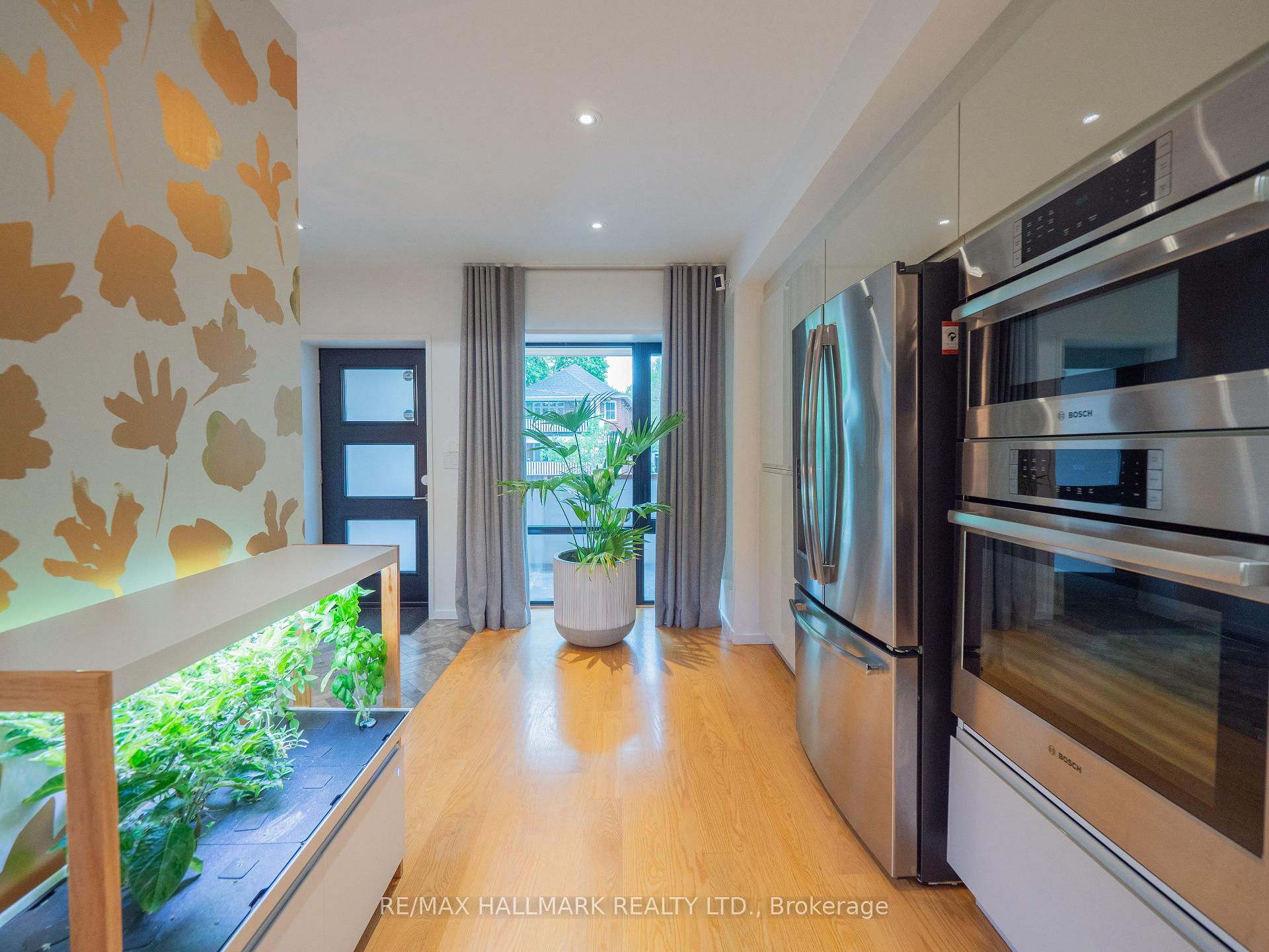 Photo 8 of 12 Thorncliffe Avenue, Toronto, Playter Estates-Danforth — HOMEH