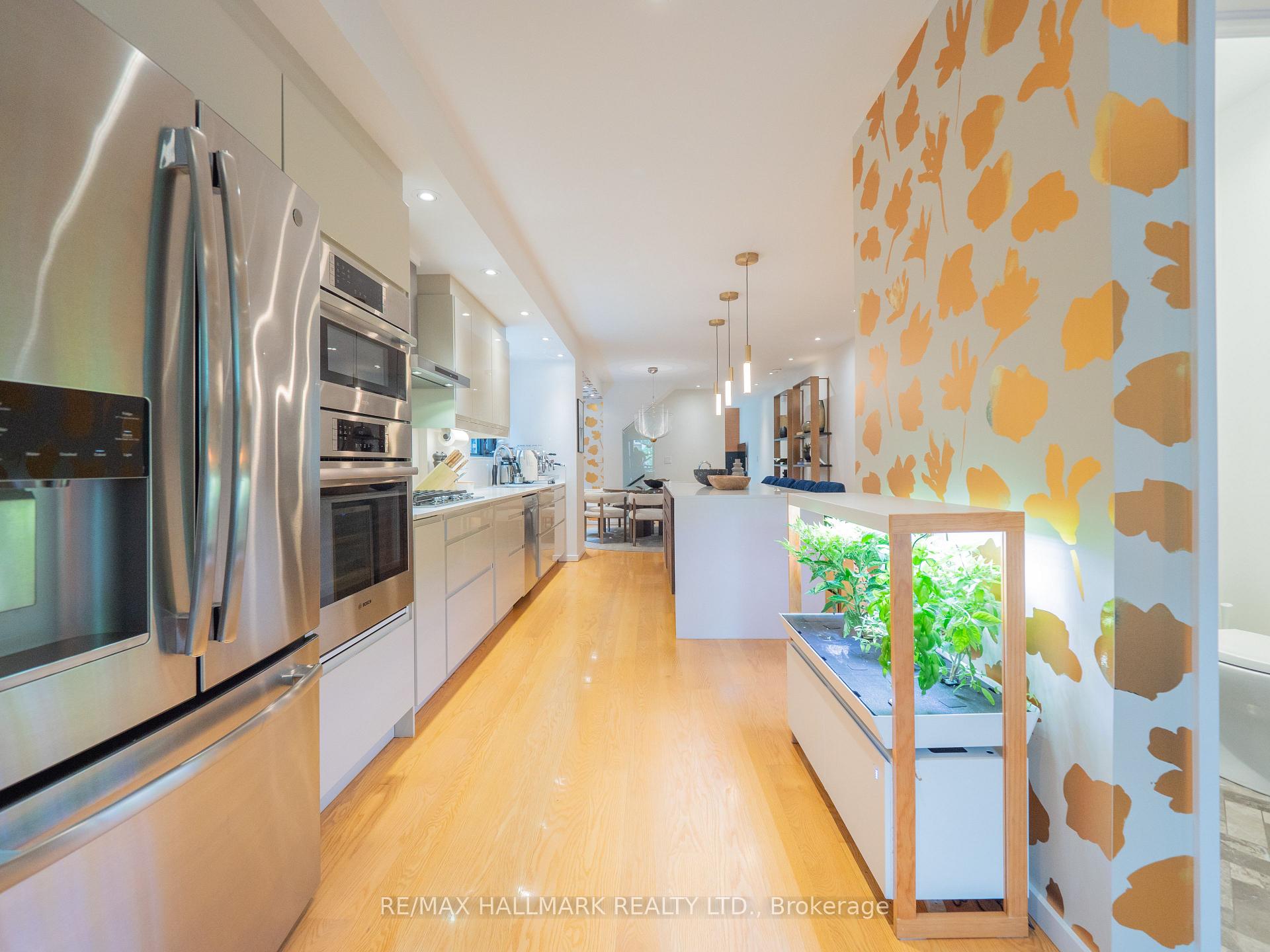 Photo 9 of 12 Thorncliffe Avenue, Toronto, Playter Estates-Danforth — HOMEH