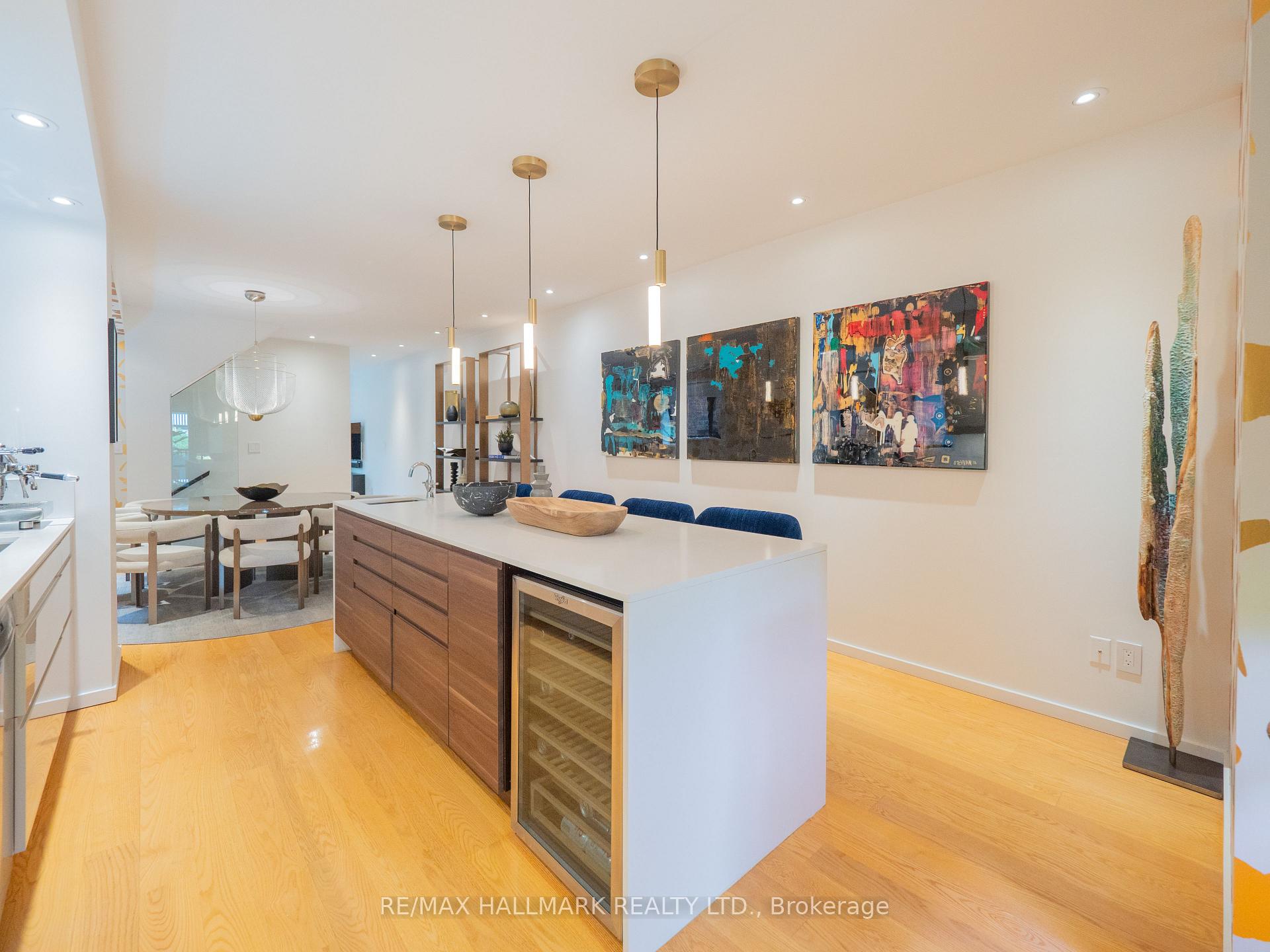Photo 11 of 12 Thorncliffe Avenue, Toronto, Playter Estates-Danforth — HOMEH