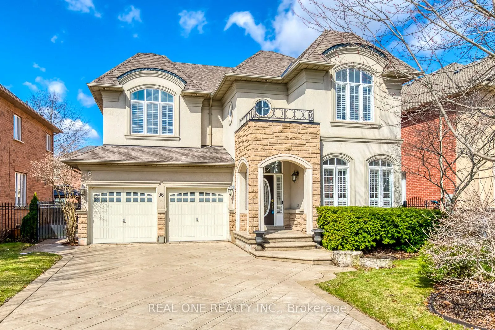 Front of 96 Spring Azure Crescent