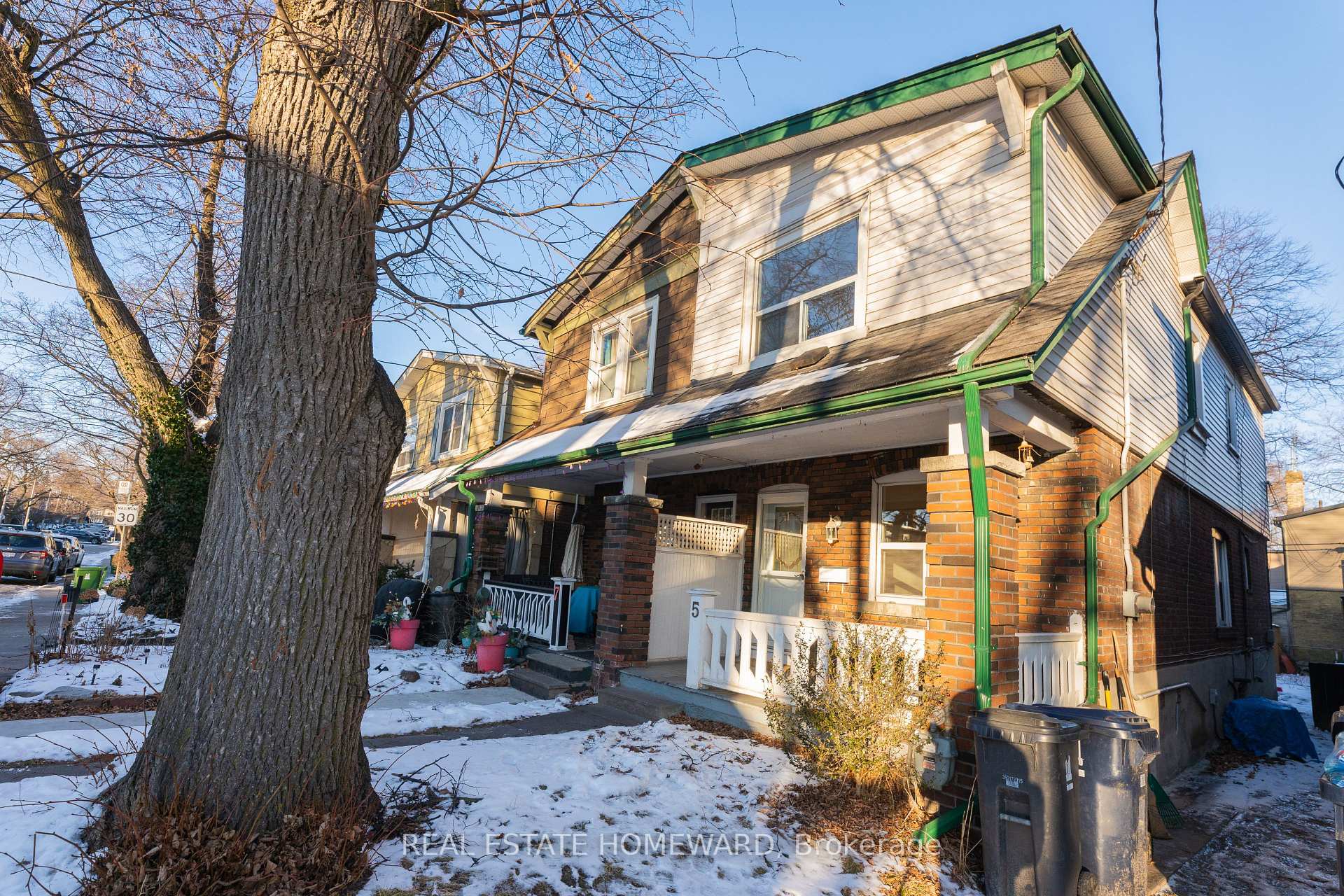 Photo 3 of 5 Billings Avenue, Toronto, Greenwood-Coxwell — HOMEH