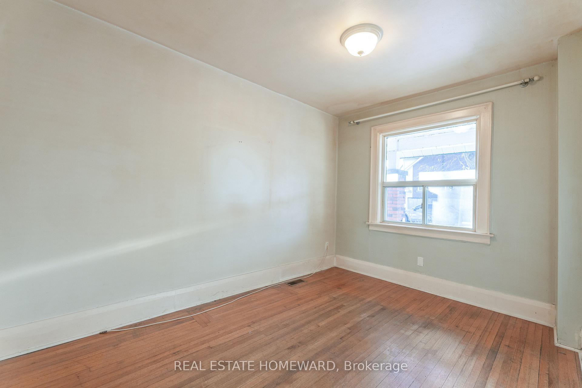 Photo 6 of 5 Billings Avenue, Toronto, Greenwood-Coxwell — HOMEH