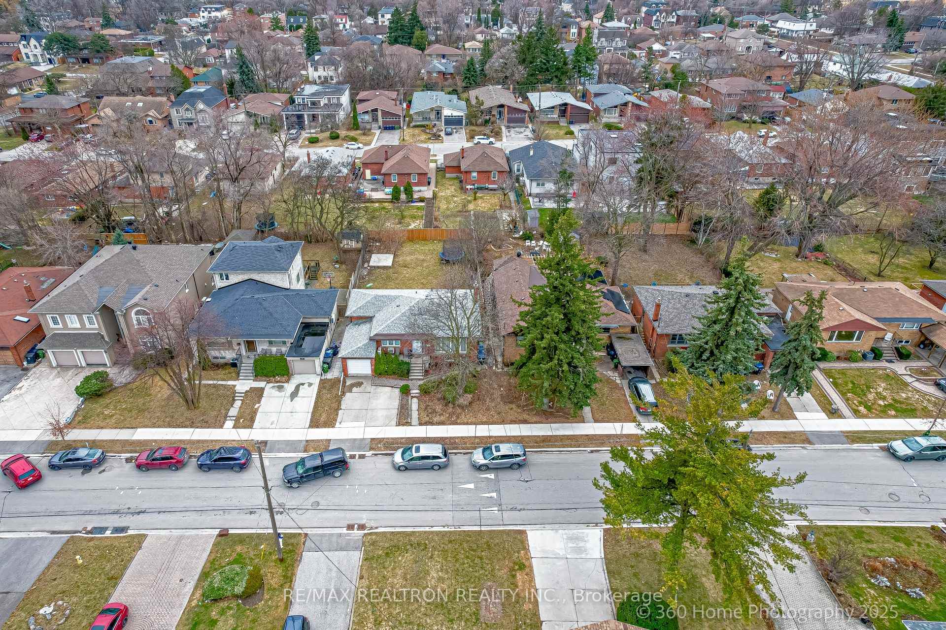 Photo 3 of 81 Baycrest Avenue, Toronto, Englemount-Lawrence — HOMEH